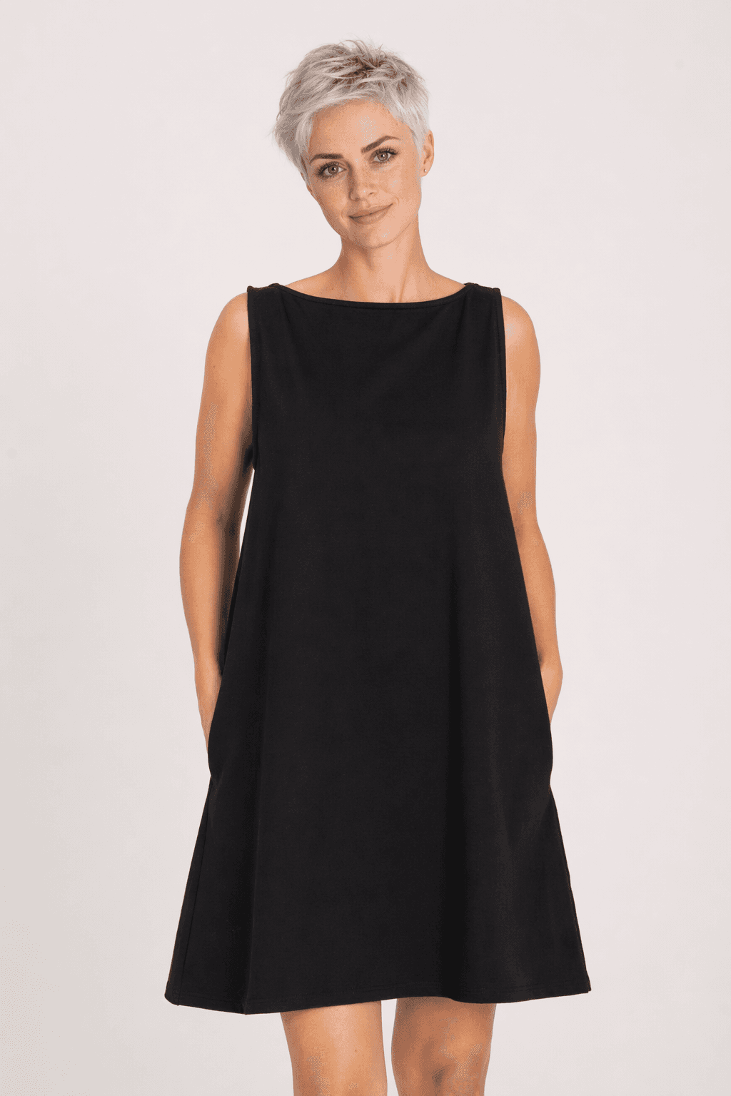 Czarna klasyczna sukienka bez rękawów Zelda