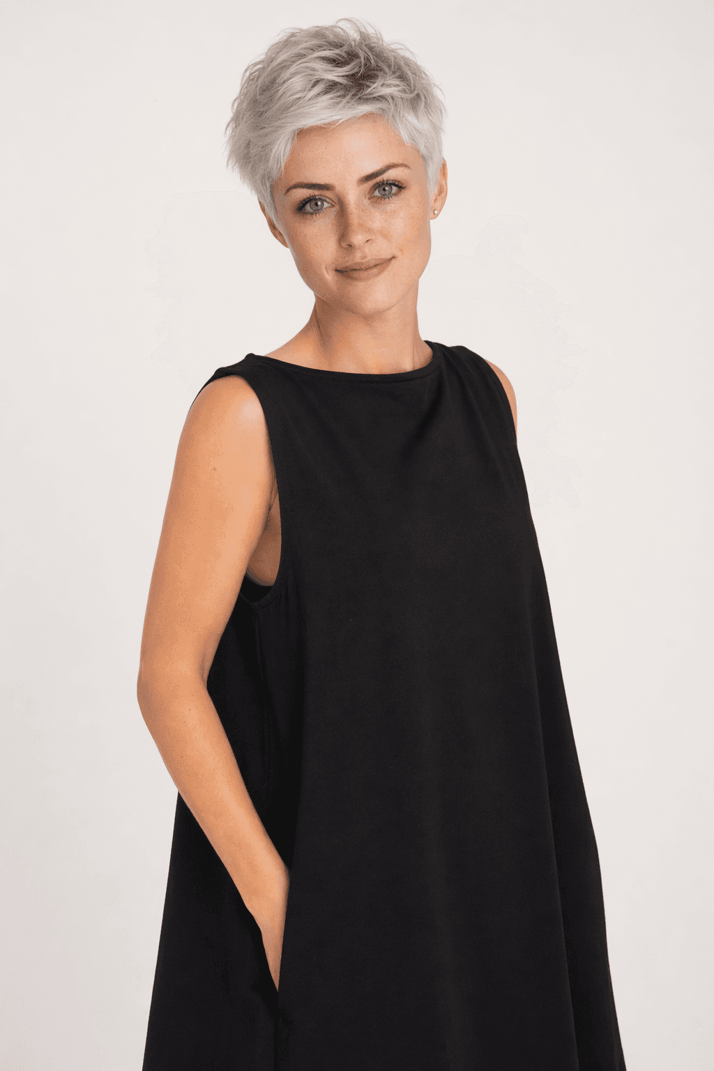 Czarna klasyczna sukienka bez rękawów Zelda - widok 2