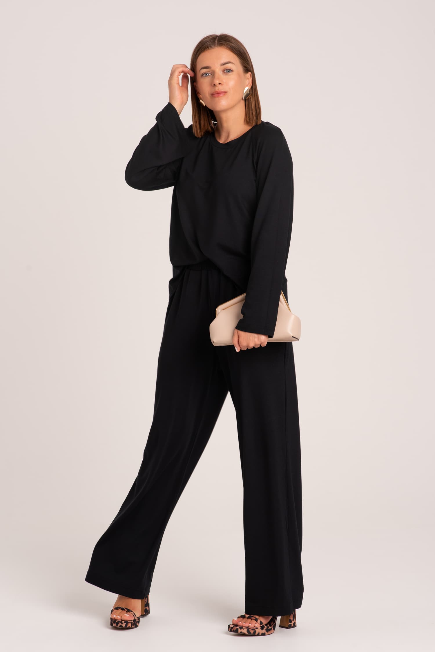 Czarny longsleeve oversize z dzianiny ROSE — zdjęcie 4