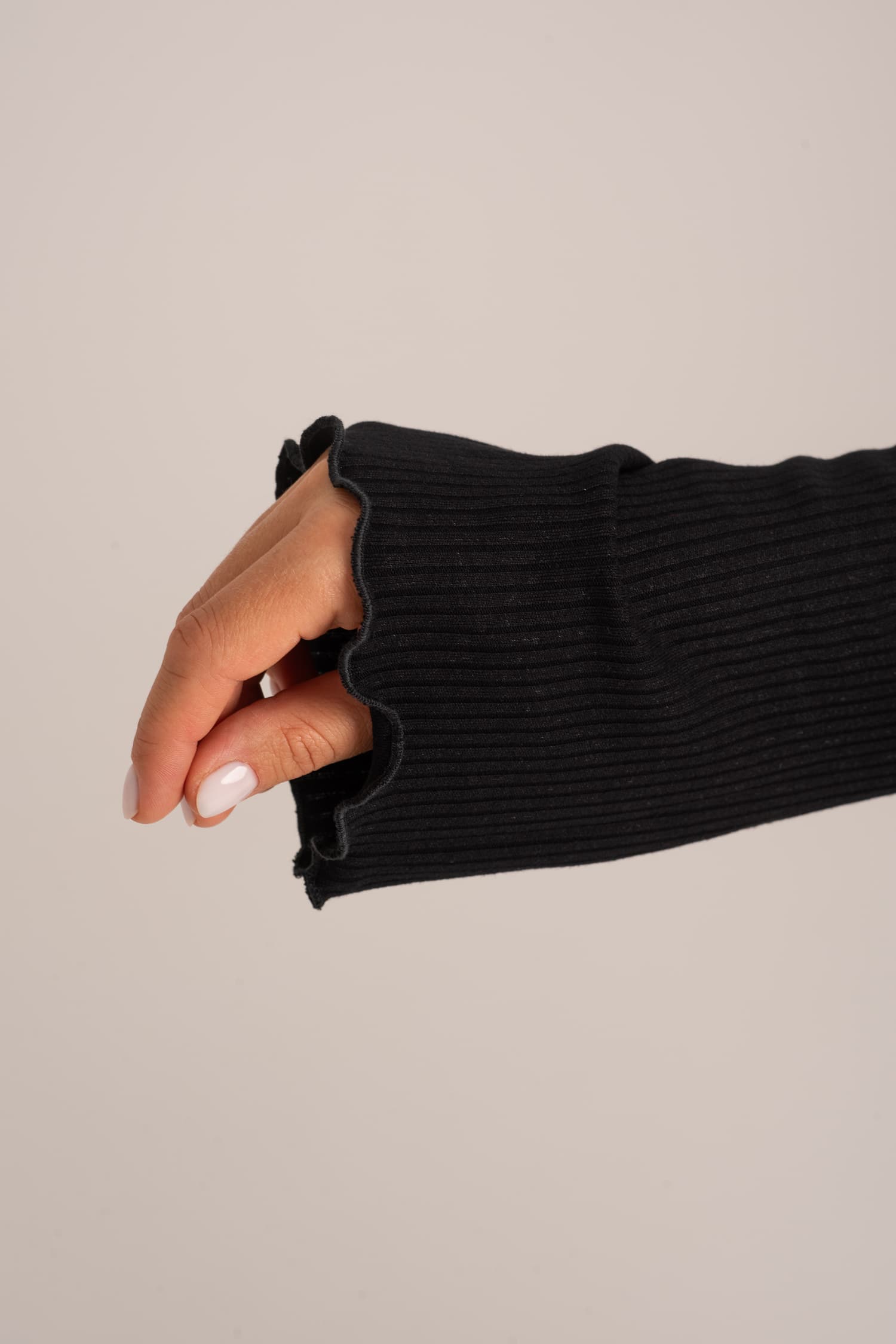 Czarny longsleeve Julie z prążkowanej dzianiny — zdjęcie 8