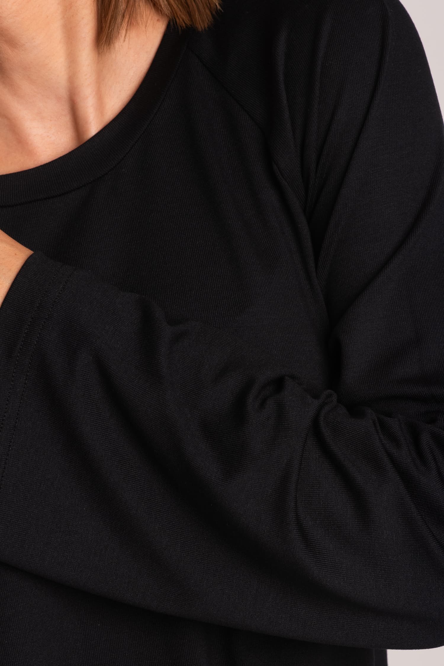 Czarny longsleeve oversize z dzianiny ROSE — zdjęcie 7