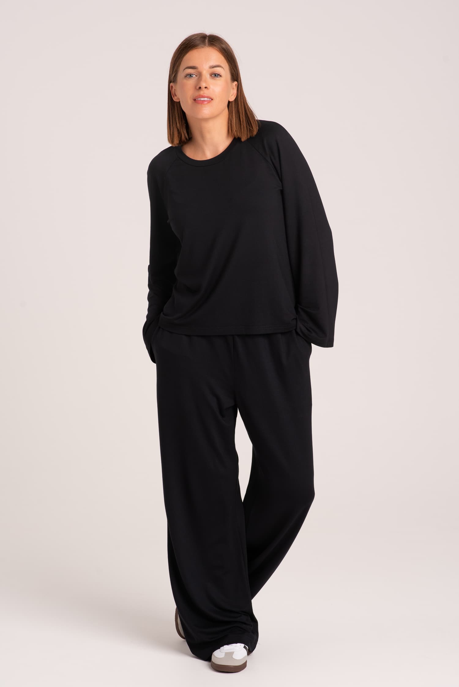 Czarne luźne spodnie z dzianiny z szerokimi nogawkami ROSE