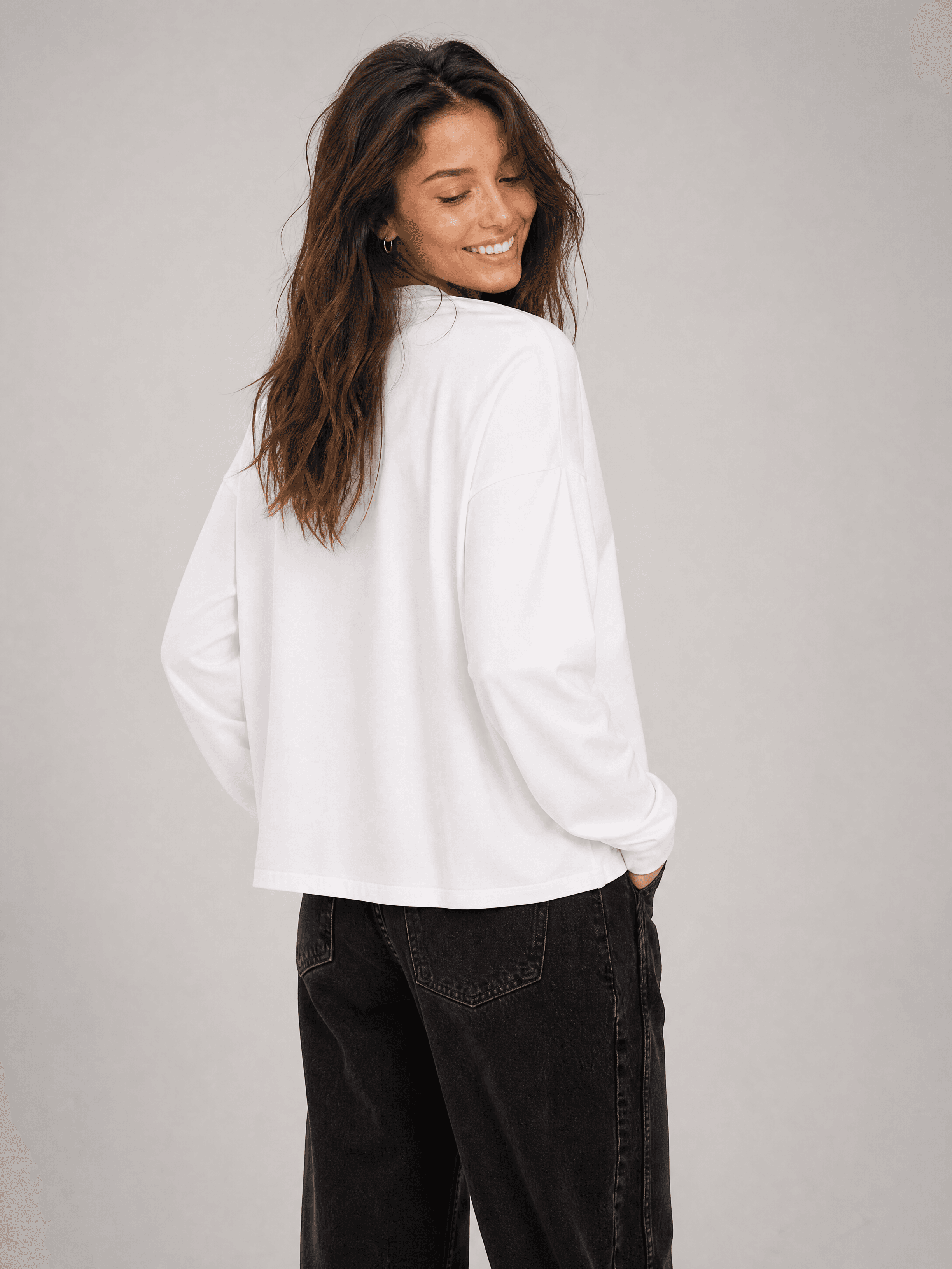 Biały bawełniany longsleeve HANNAH — zdjęcie 3