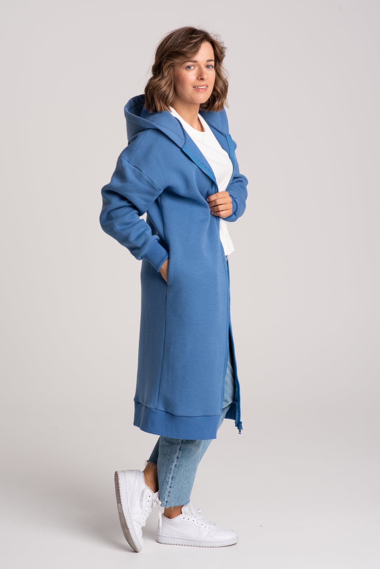 Blaue Hoodie-Jacke mit Reißverschluss LANGE GESCHICHTE — Foto 4