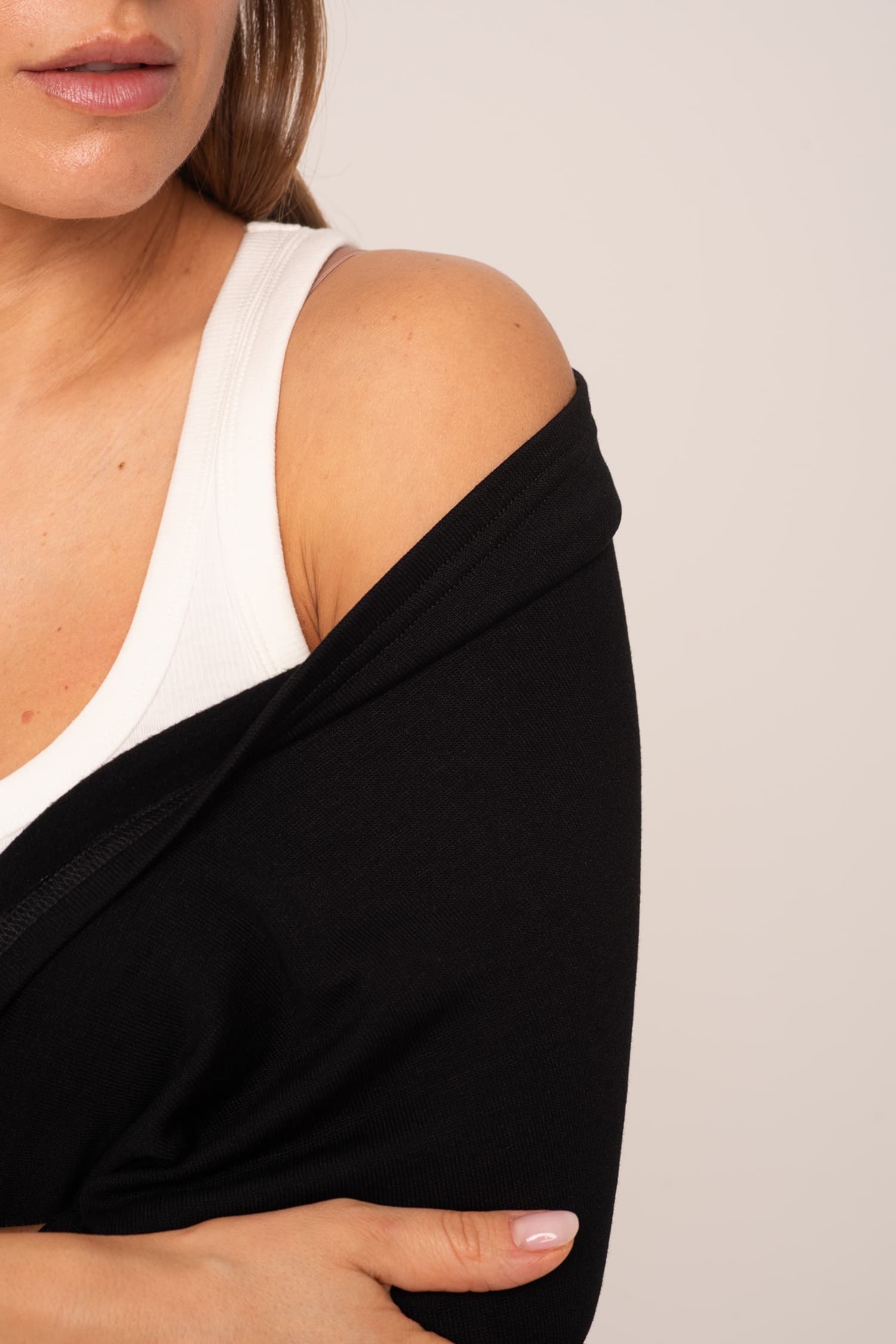 Czarna narzutka bambusowa Grażynka — zdjęcie 5