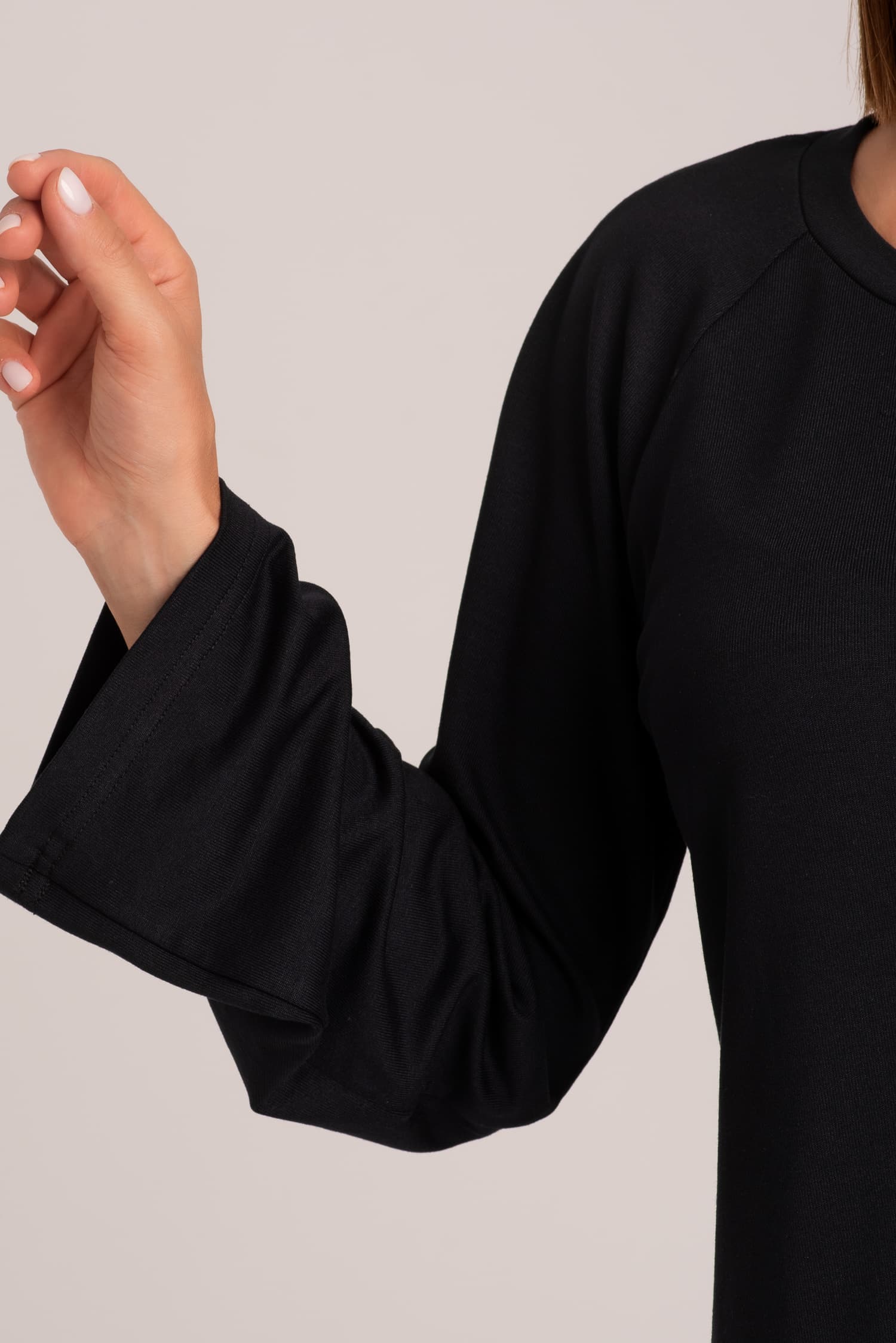 Czarny longsleeve oversize z dzianiny ROSE — zdjęcie 8