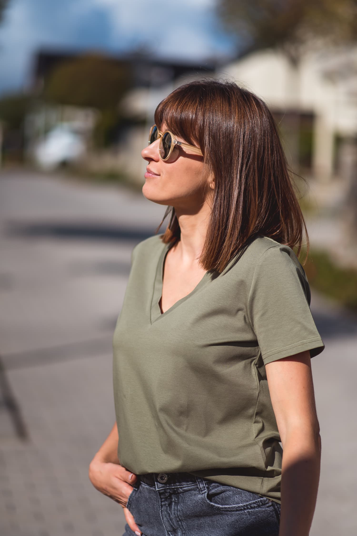 T-shirt BASIC V – khaki — zdjęcie 2