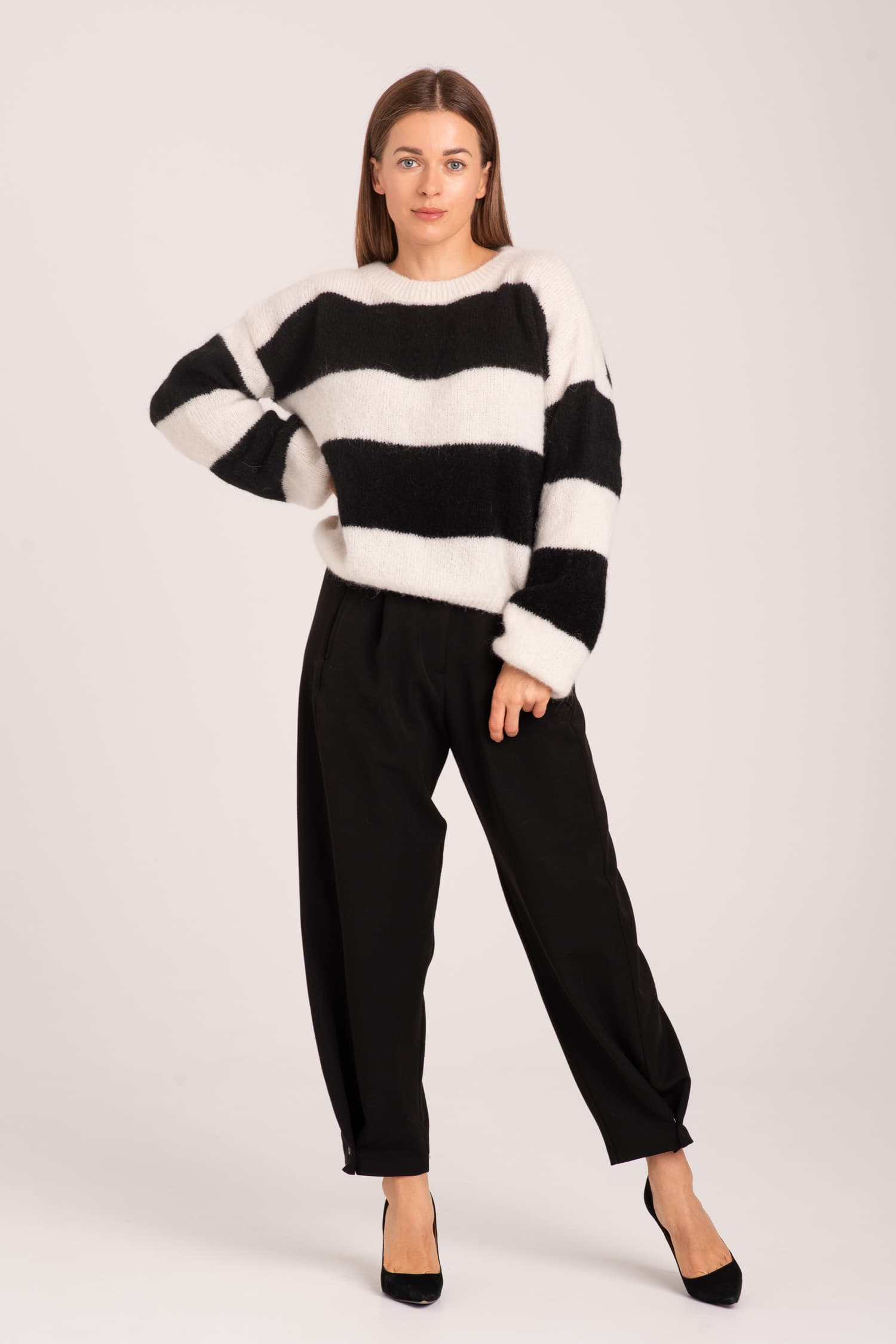 Czarno - biały sweter w pasy Sasha