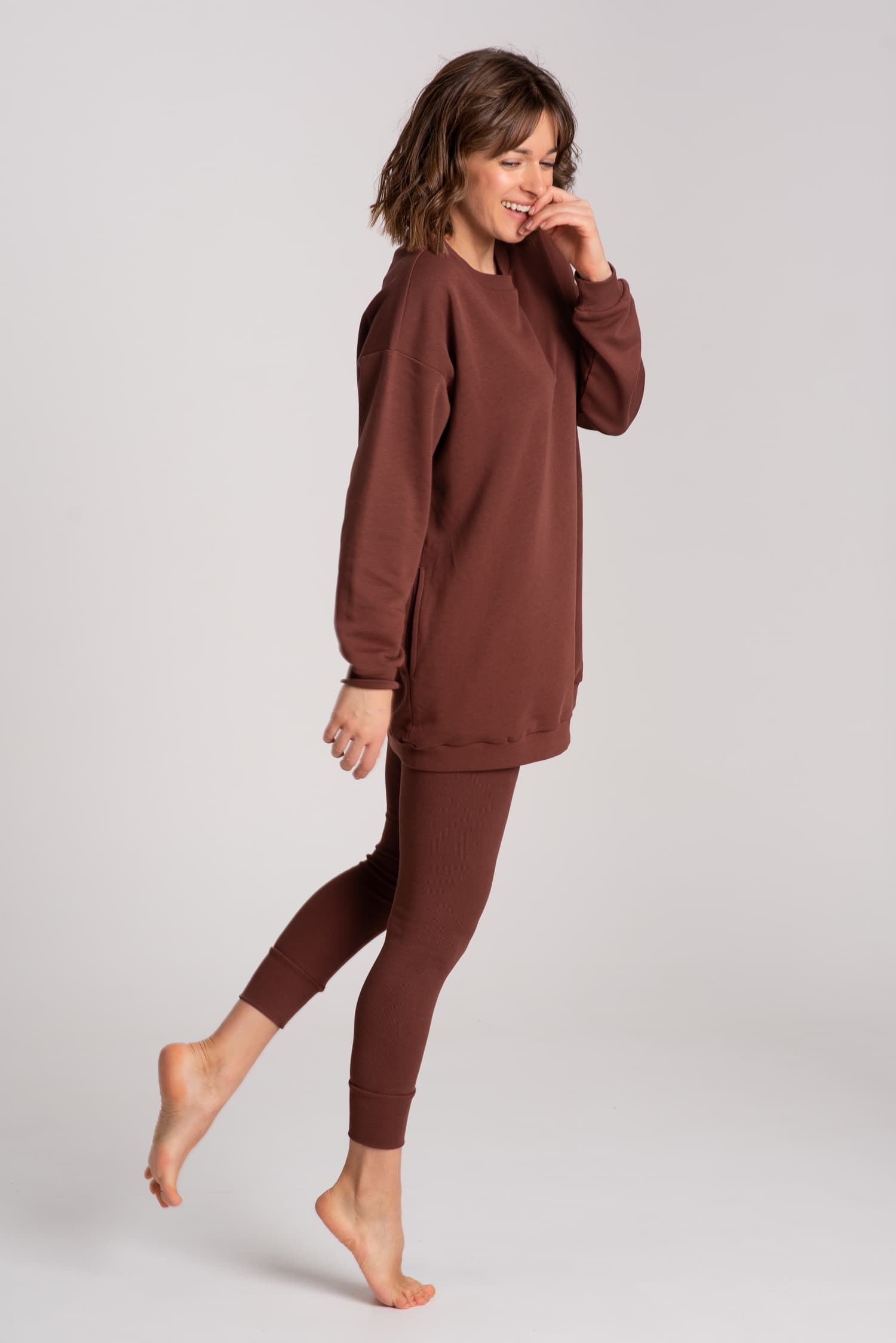 Long Brown Sweatshirt with Ribbed Cuffs — photo 2