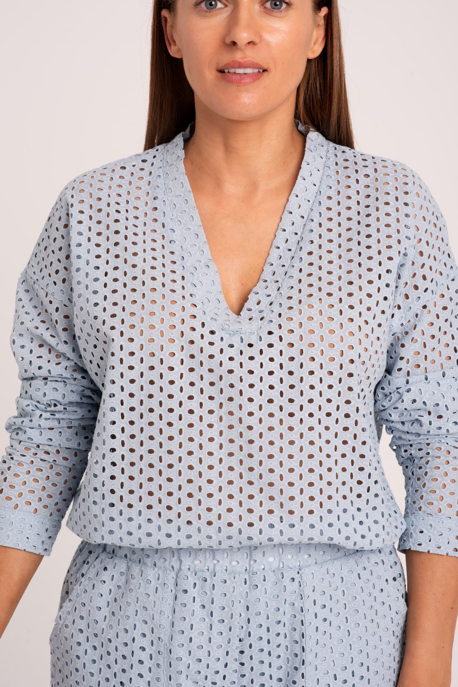 Błękitna ażurowa bluzka Lucy