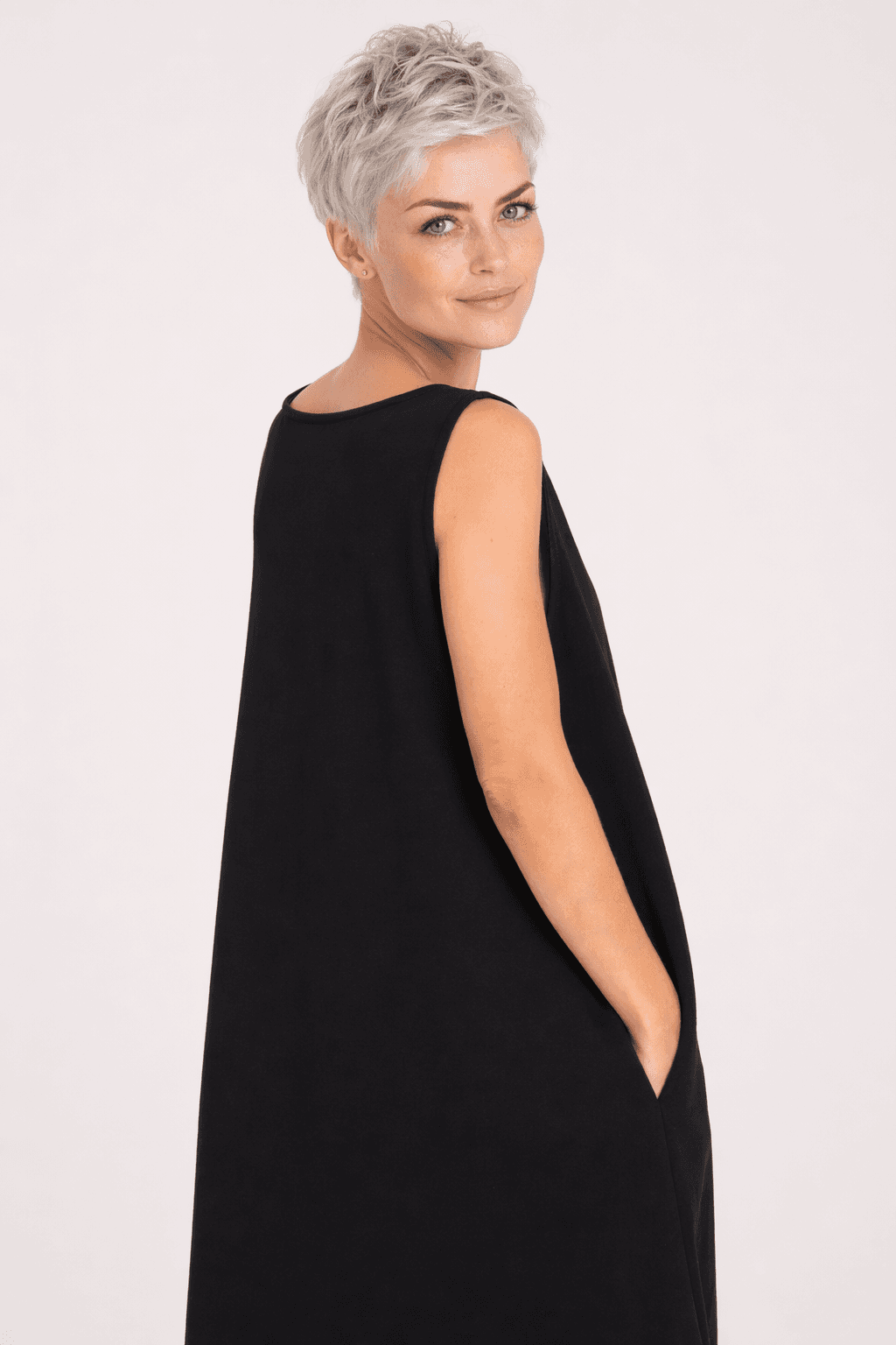 Vestido negro clásico sin mangas Zelda — foto 5