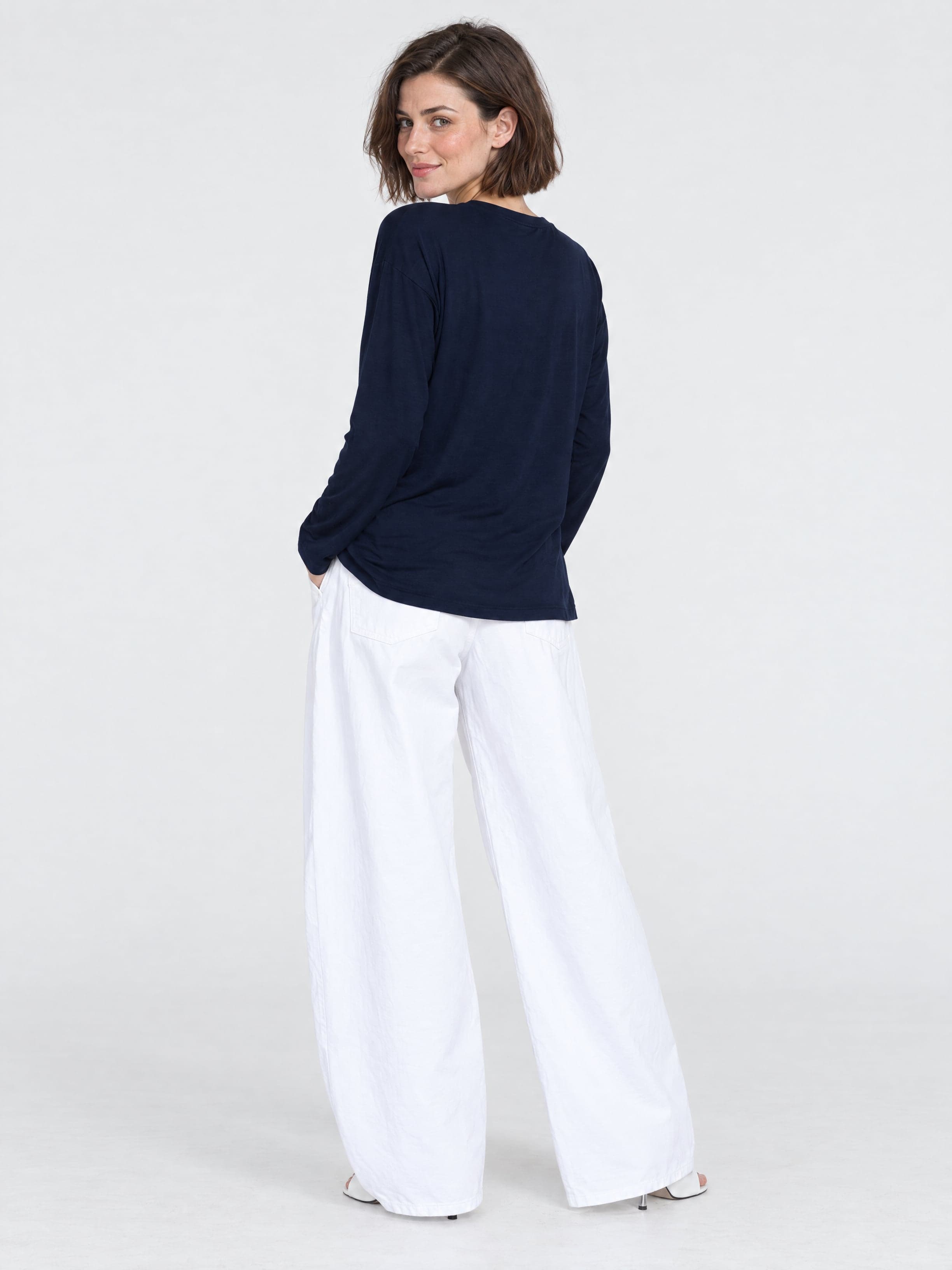 Bambus-Longsleeve Nina in Marineblau — Foto 4