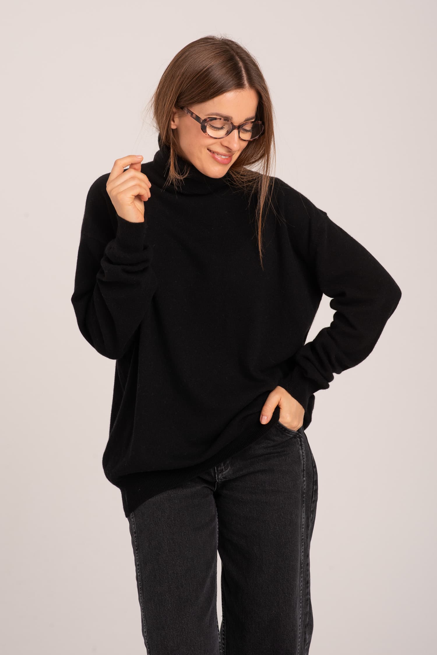 Czarny klasyczny golf damski Monica