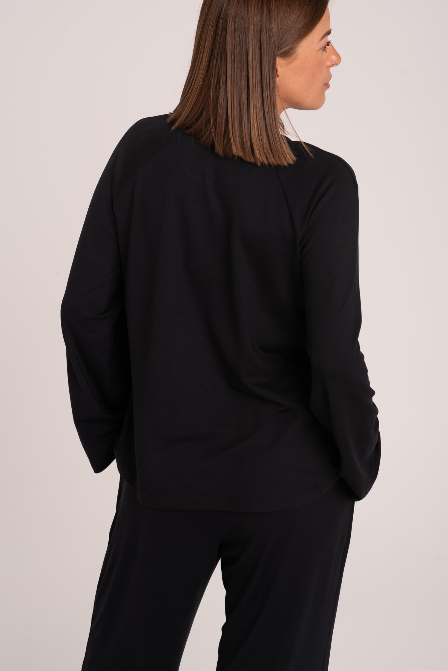 Czarny longsleeve oversize z dzianiny ROSE — zdjęcie 3