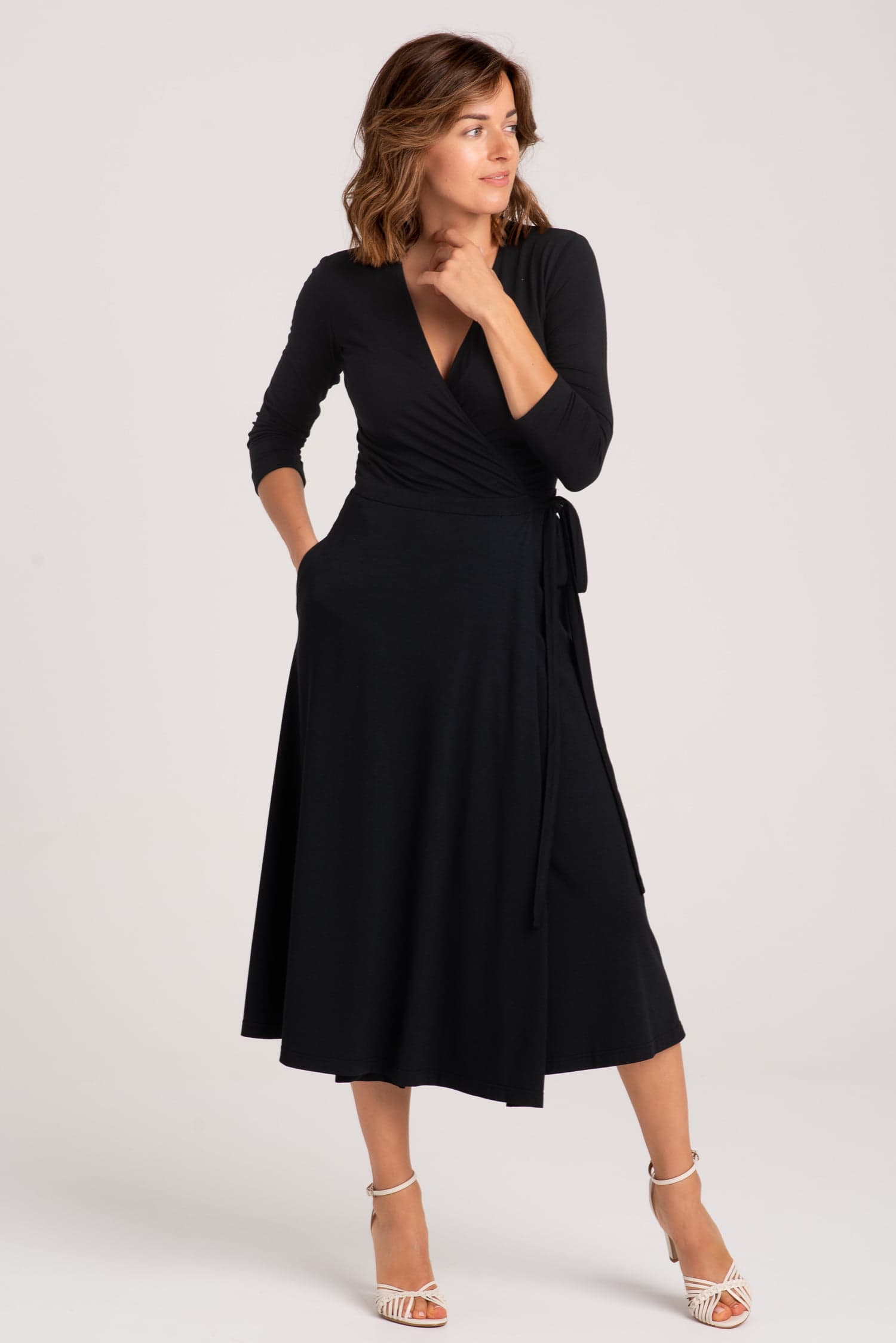 Czarna sukienka kopertowa z modalu Red - widok 2