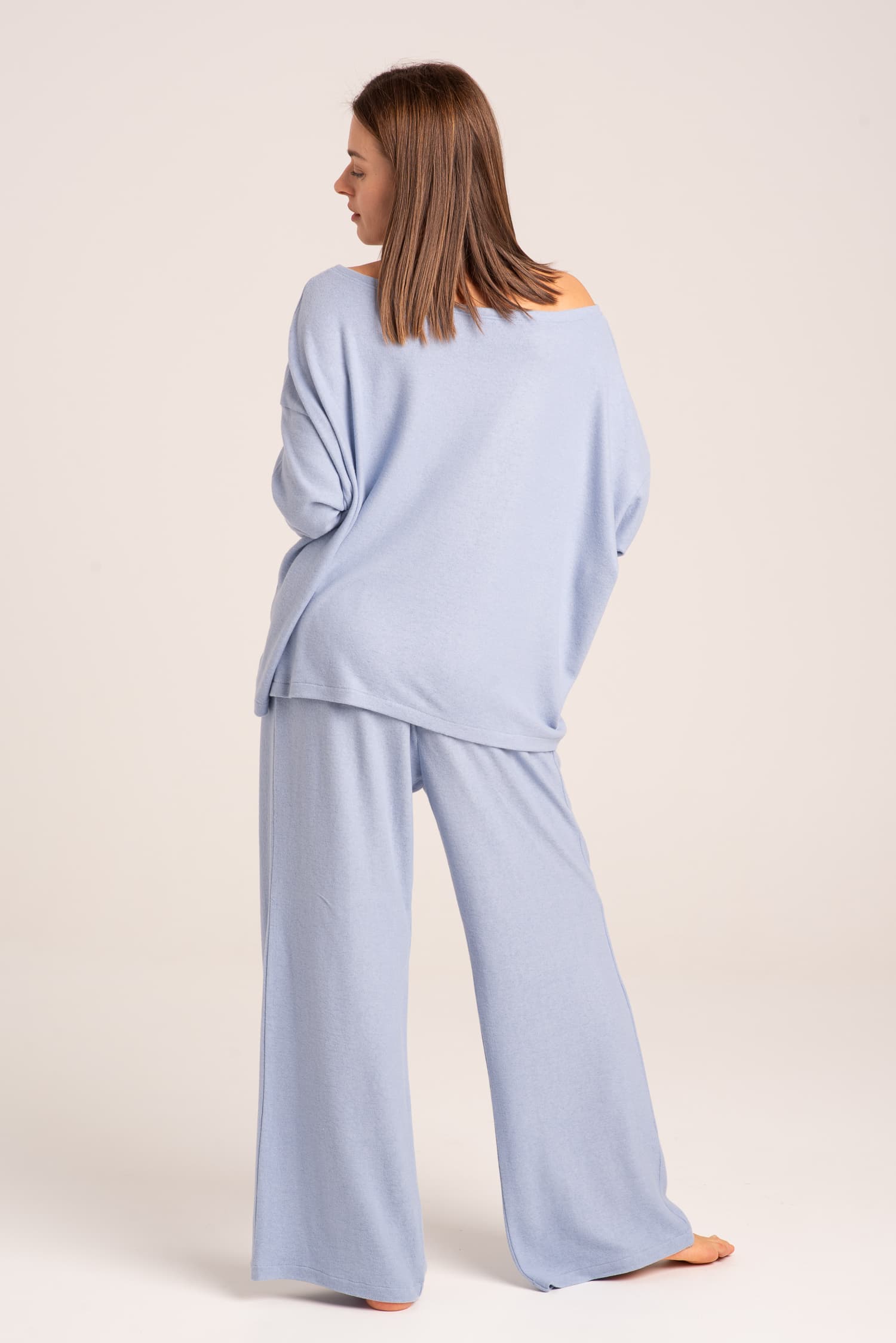 Błękitne luźne spodnie z szerokimi nogawkami Clara - widok 2