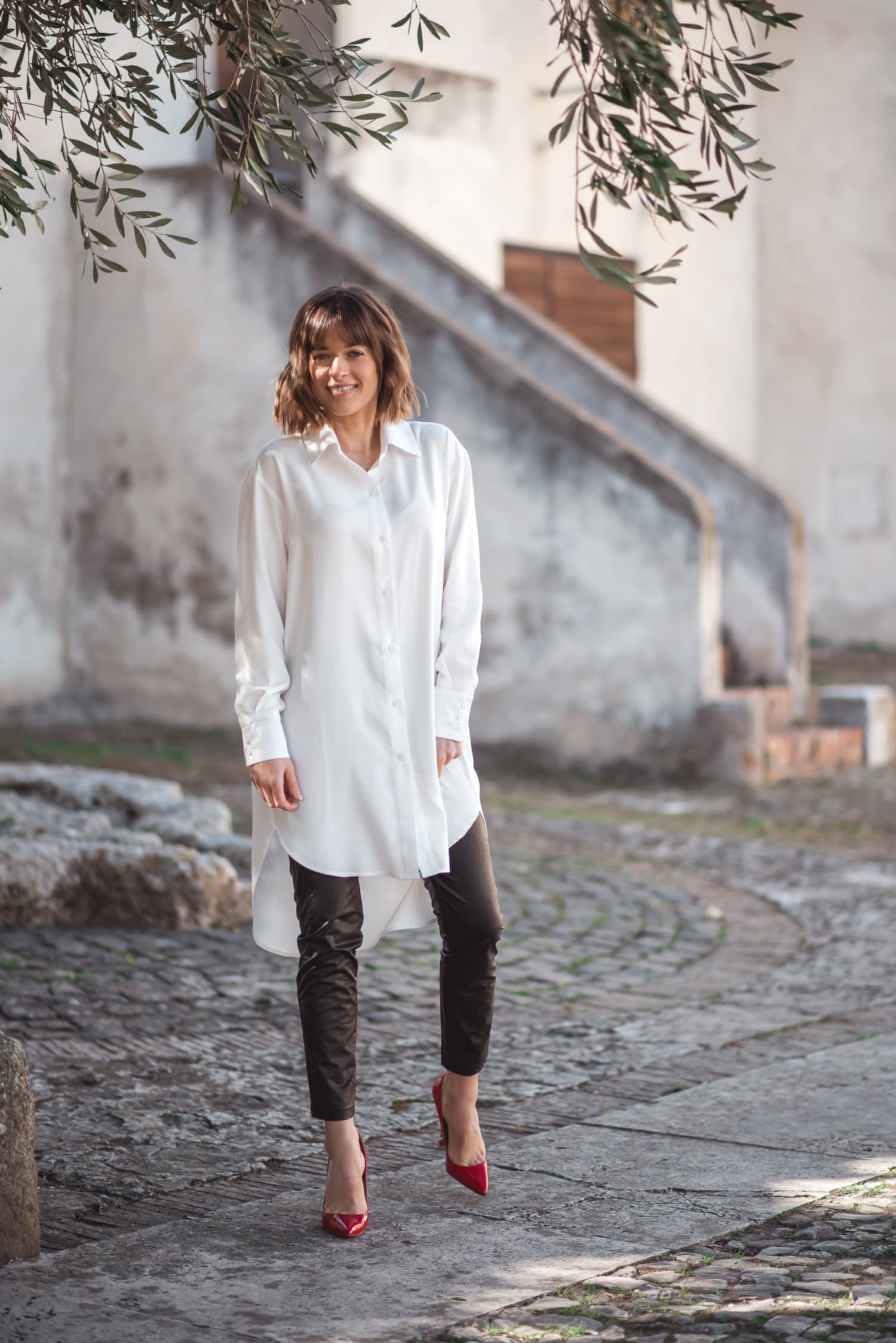 Biała damska koszula BASIC — zdjęcie 2