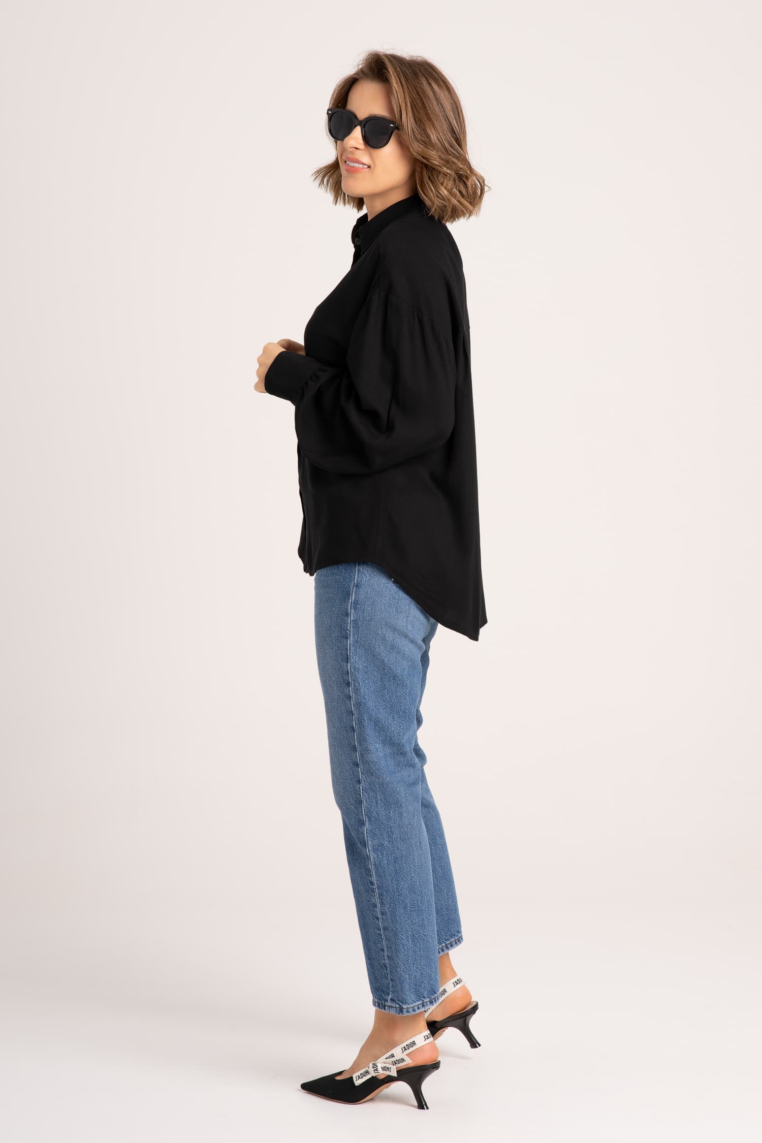 Czarna koszula z lejącej wiskozy Aurora — zdjęcie 9