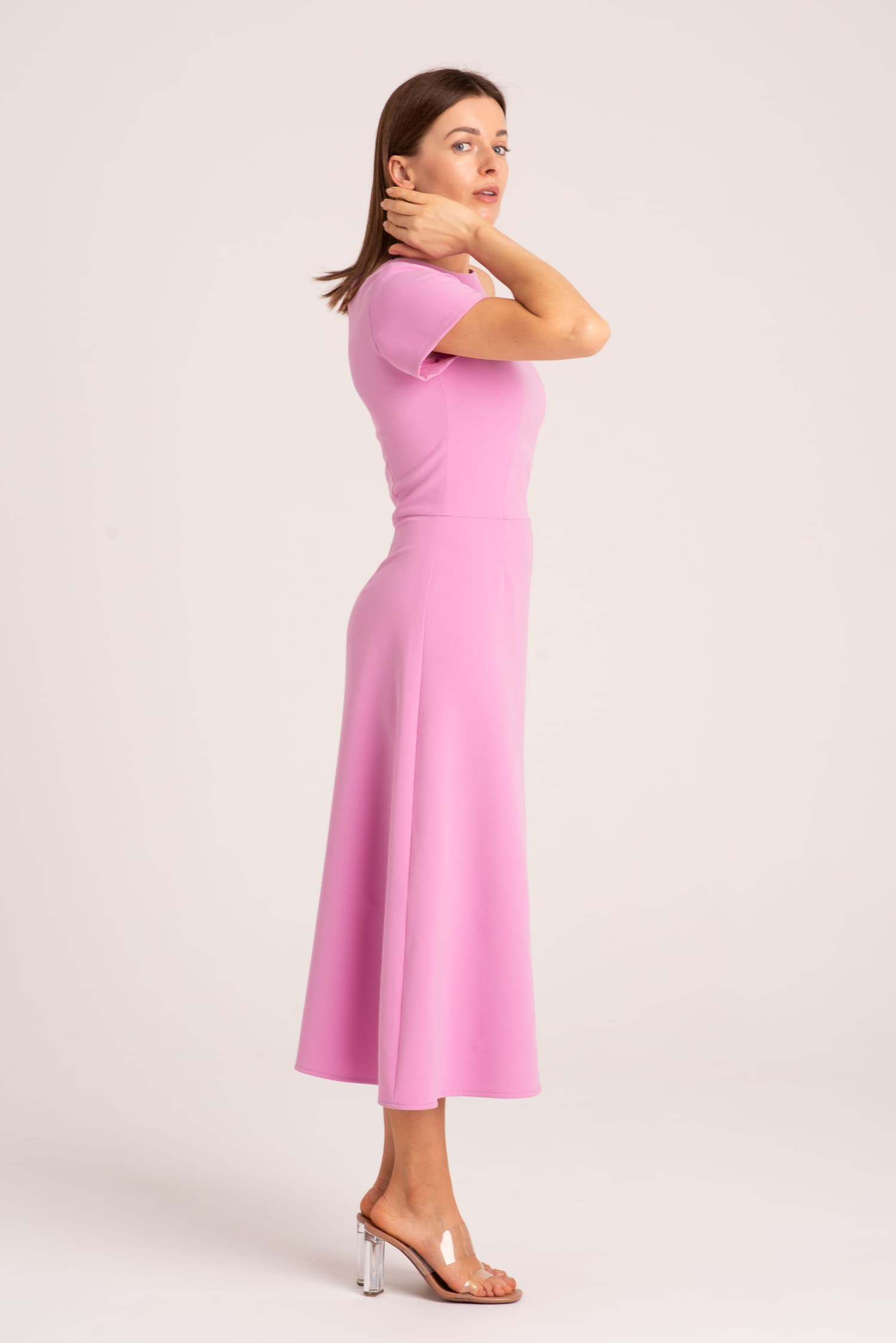 Różowa asymetryczna sukienka midi Imperia — zdjęcie 3