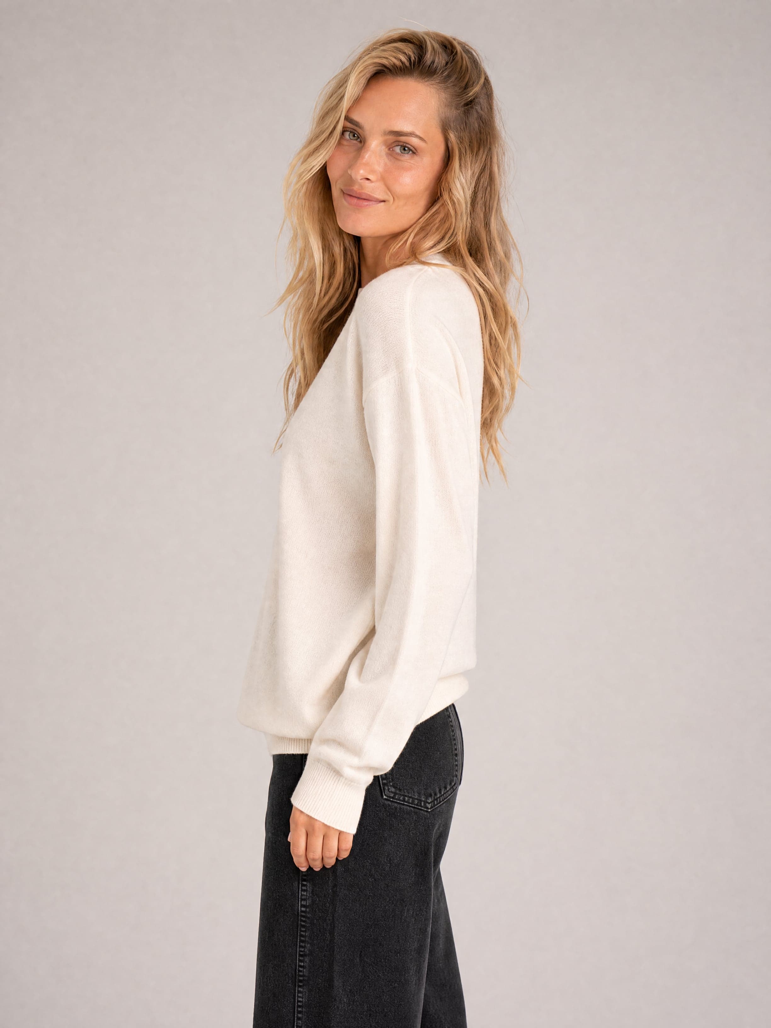Jersey clásico de mujer en color crema Agatha — foto 9