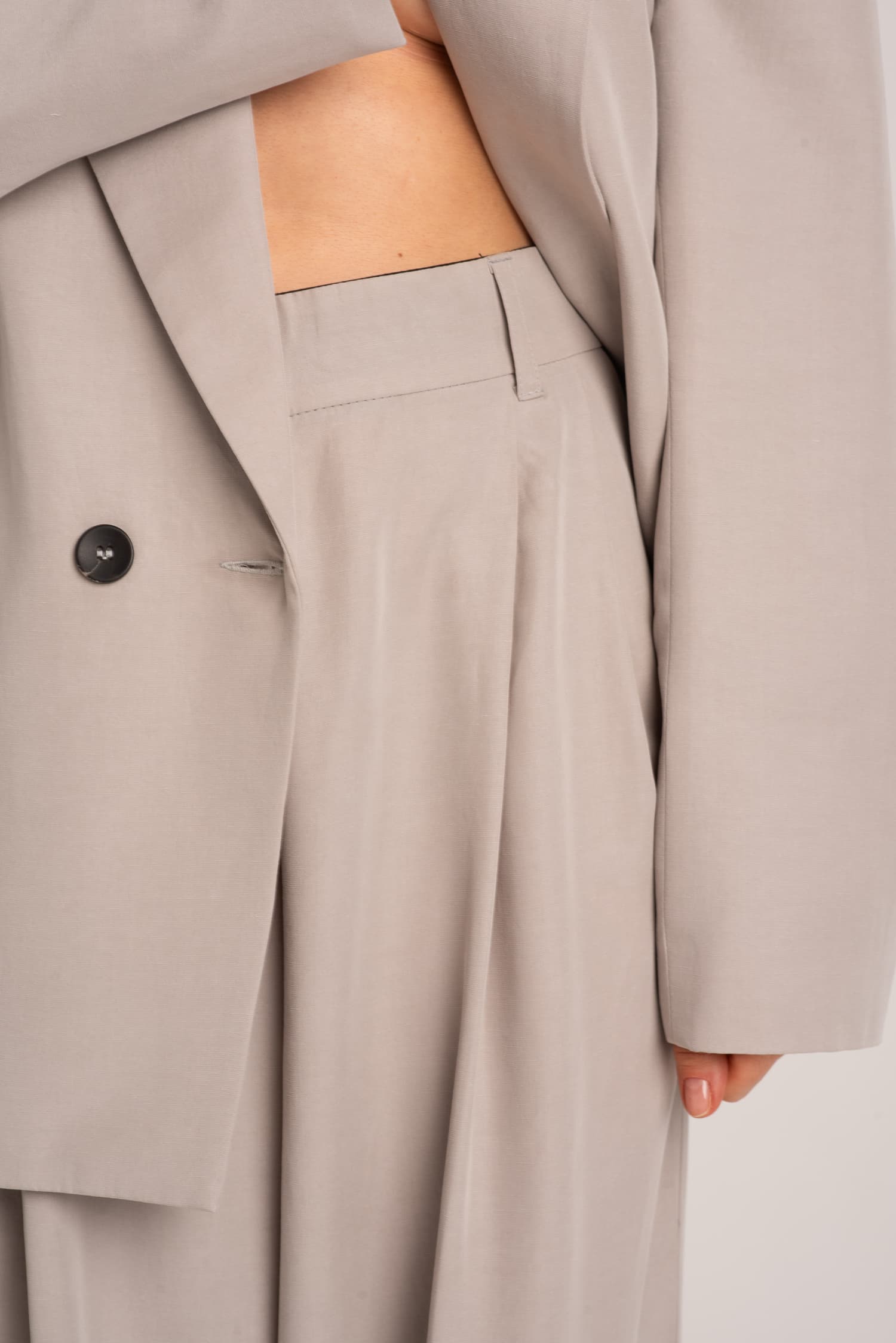 Jasne spodnie garniturowe Pearl — zdjęcie 4