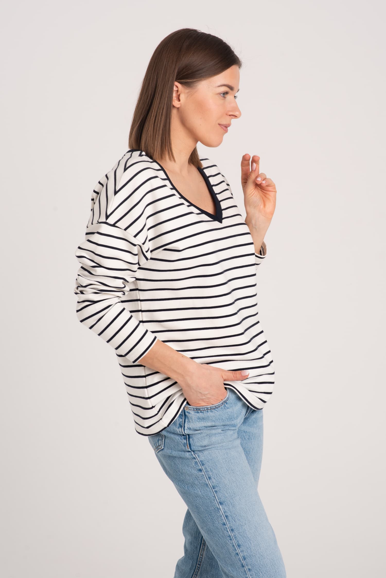 Bluza z dekoltem V w granatowe pasy z długim rękawem — zdjęcie 3