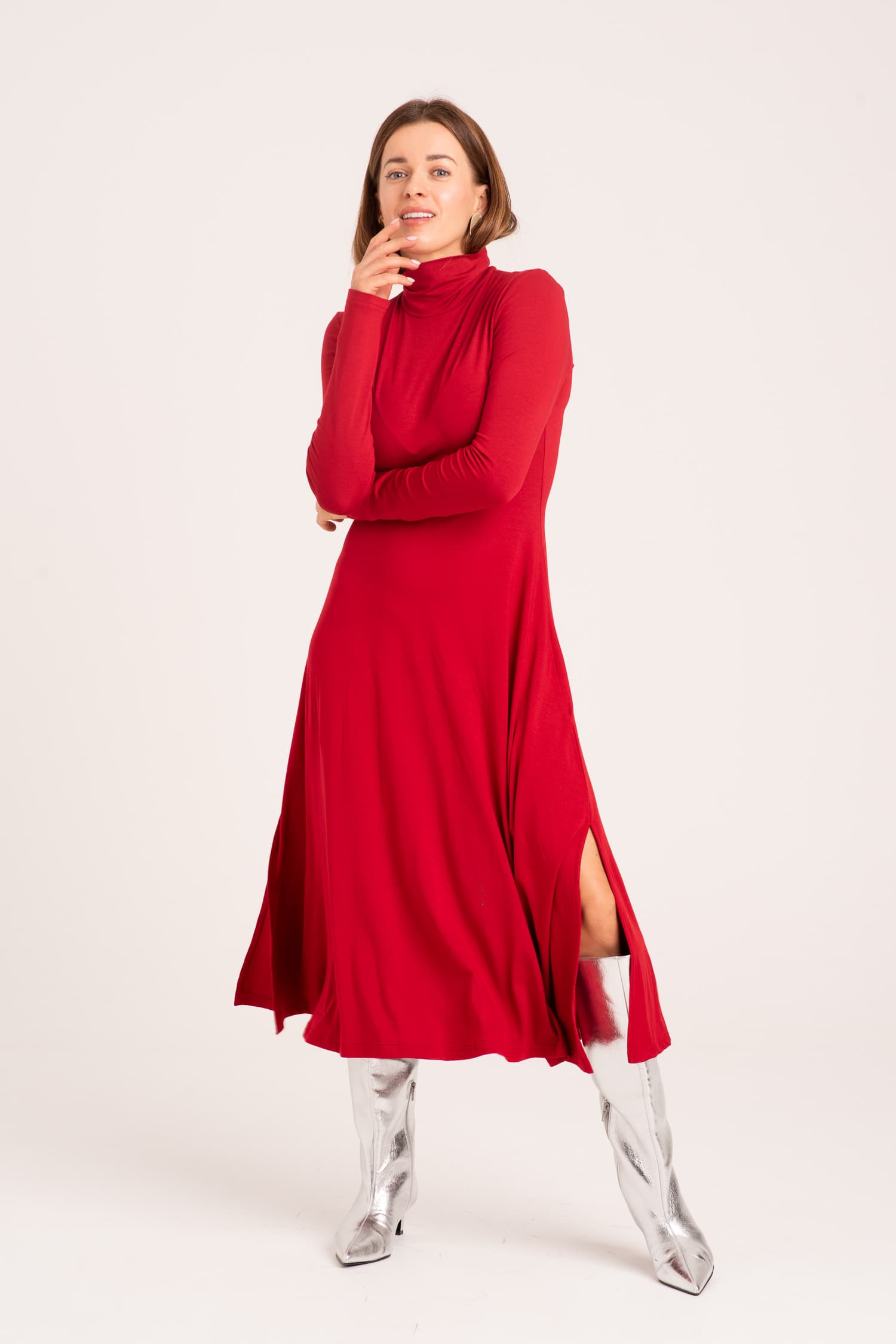 Jakie buty i dodatki wybrać do czerwonej sukienki?