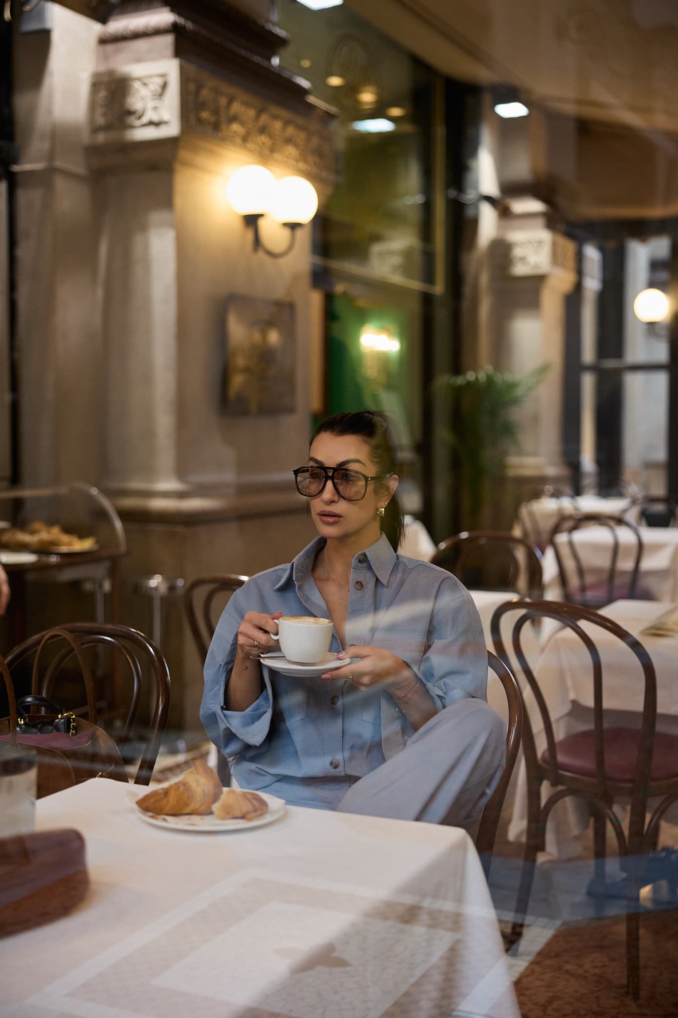 Błękitne spodnie sztruksowe z wysokim stanem Therese — zdjęcie 8