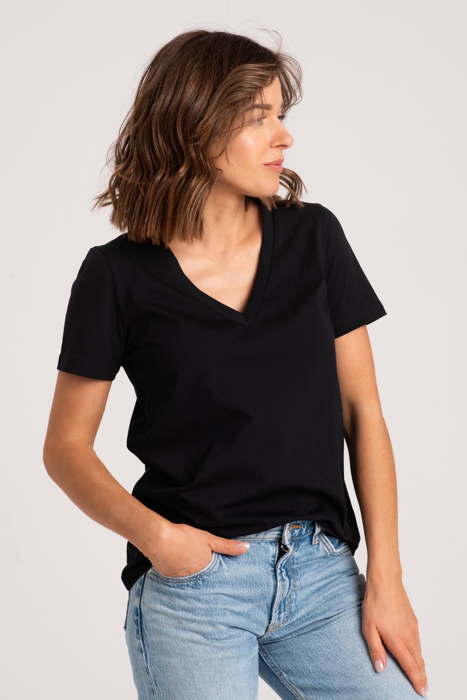 T-shirt BASIC V Czarny — zdjęcie 3