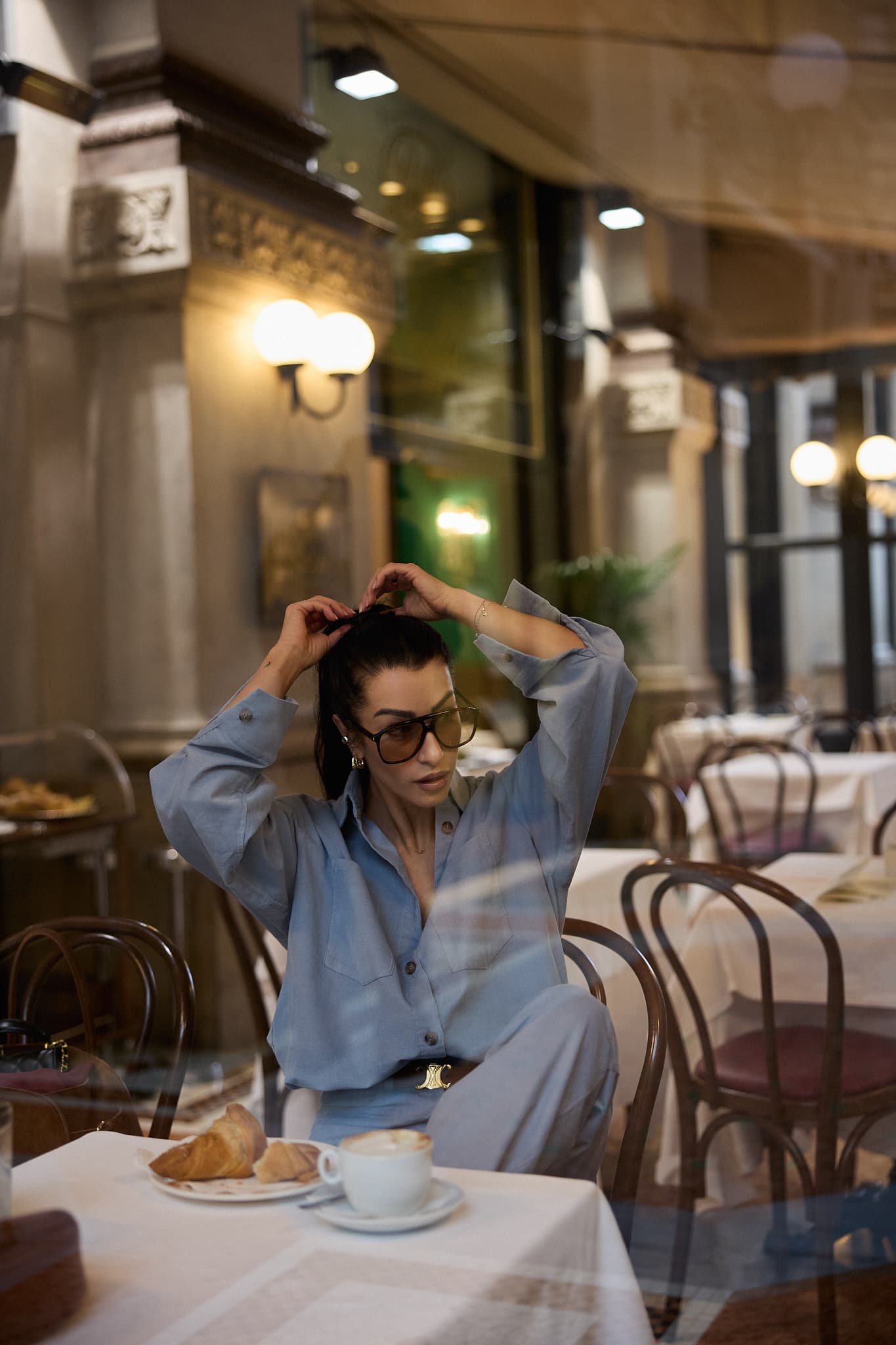 Błękitne spodnie sztruksowe z wysokim stanem Therese — zdjęcie 7