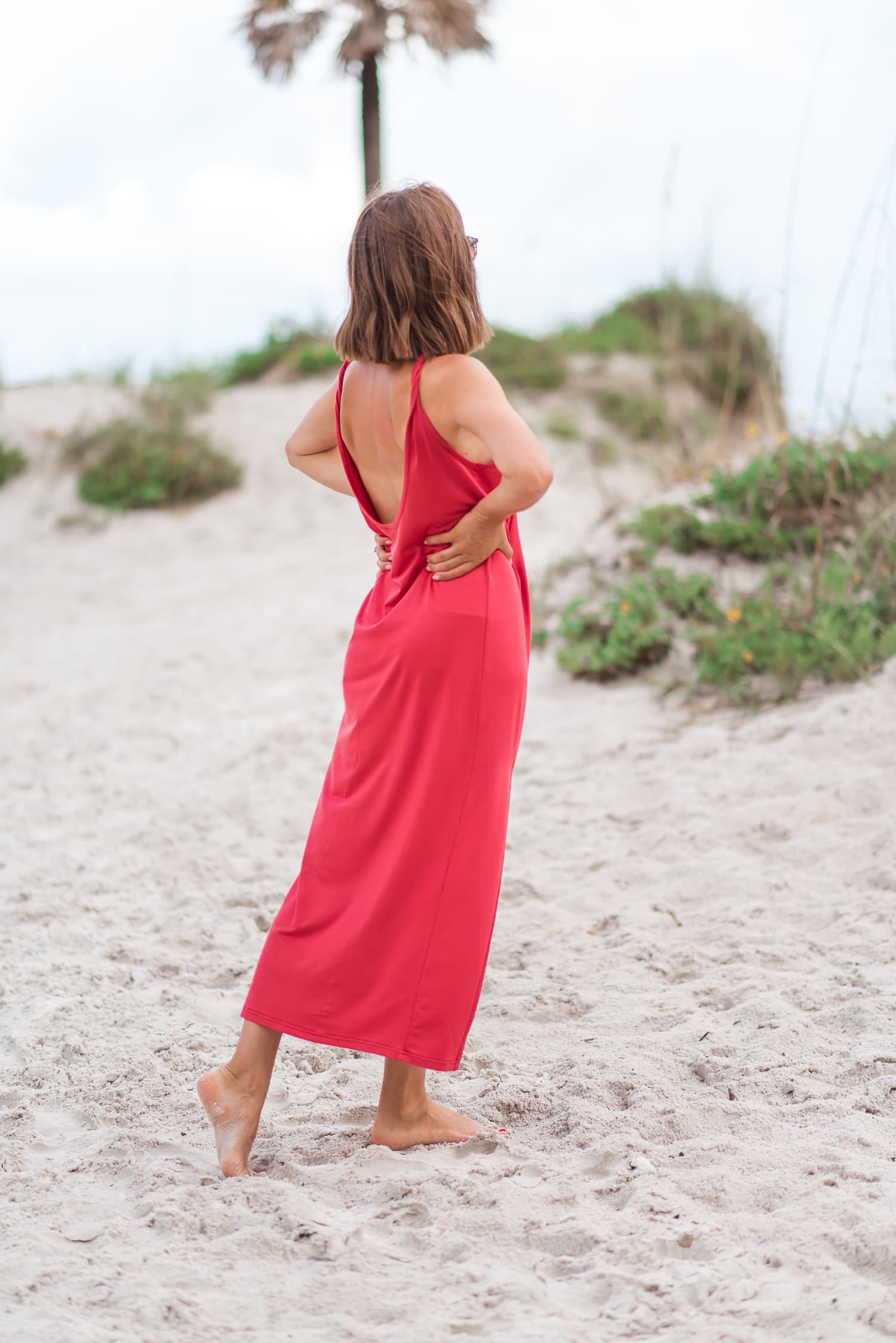 Sukienka na zakręconych ramiączkach SIMPLE - ceglasta - widok 2