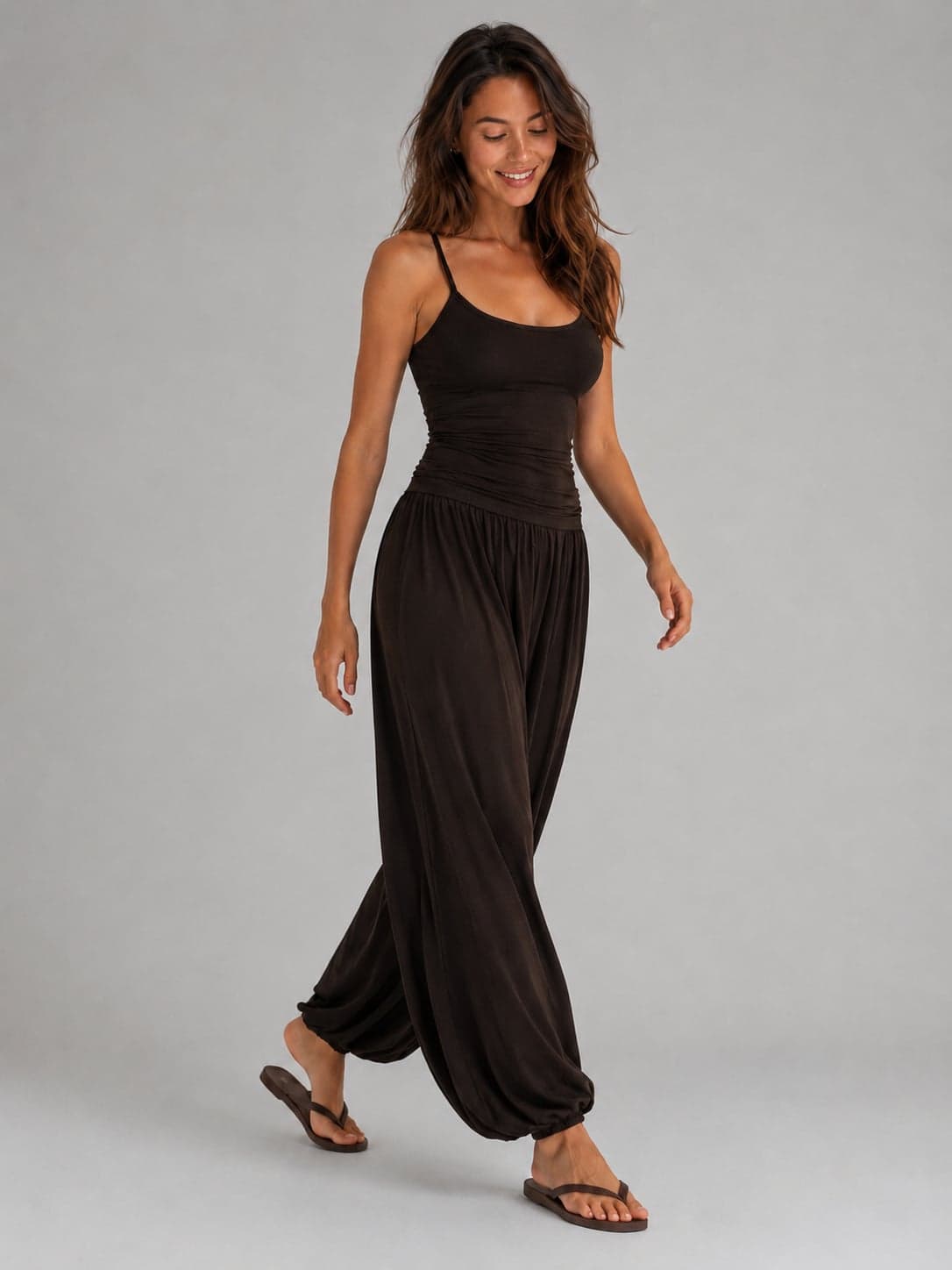 Top Selena de modal marrón con tirantes finos — foto 6