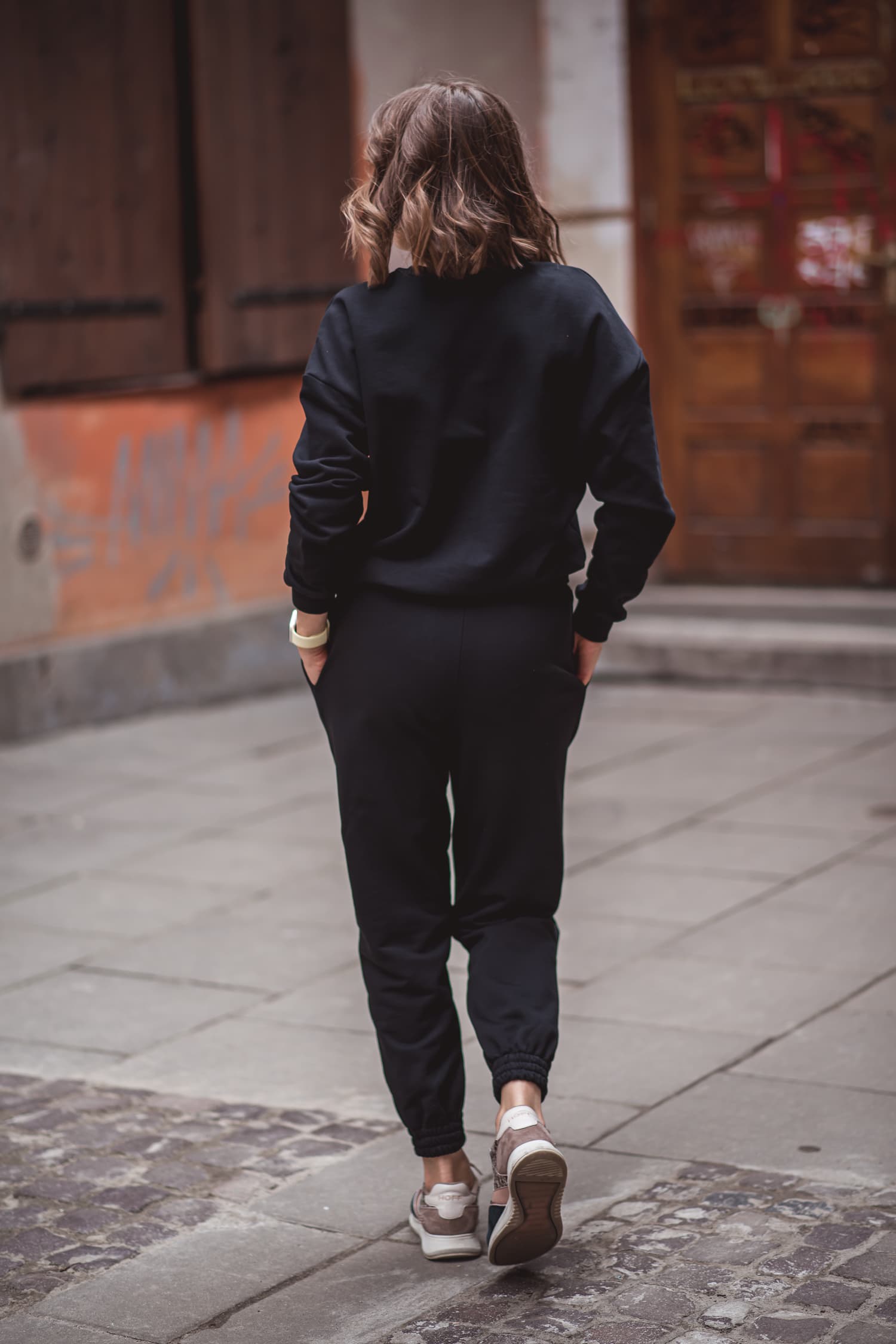 Dresy damskie: bluza + spodnie - czarne — zdjęcie 6