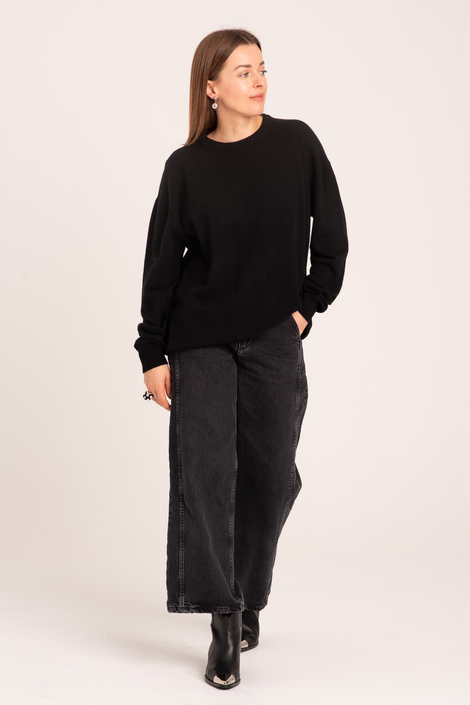 Czarny klasyczny sweter damski Agatha — zdjęcie 6