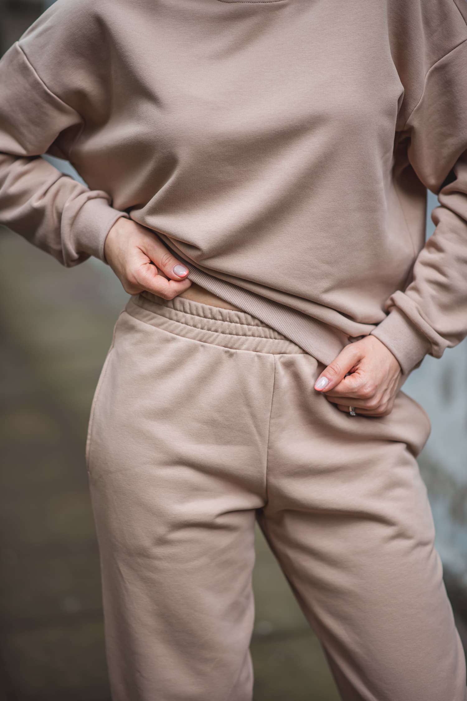 Dresy damskie: bluza + spodnie – beż - widok 2