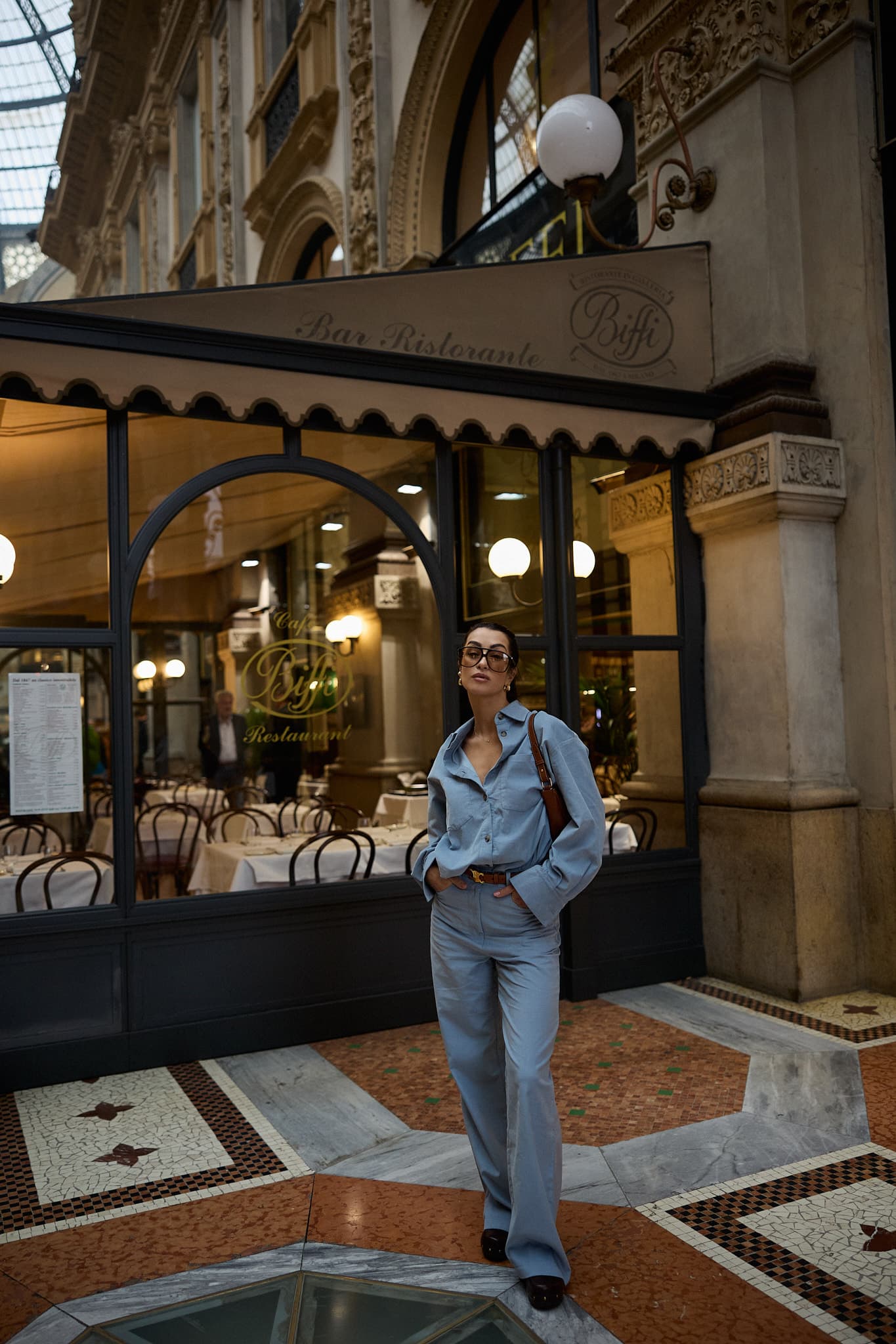 Błękitne spodnie sztruksowe z wysokim stanem Therese — zdjęcie 12