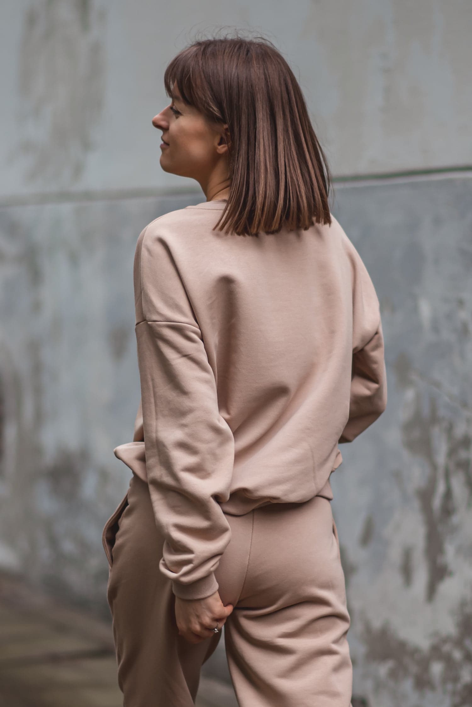 Dresy damskie: bluza + spodnie – beż — zdjęcie 4