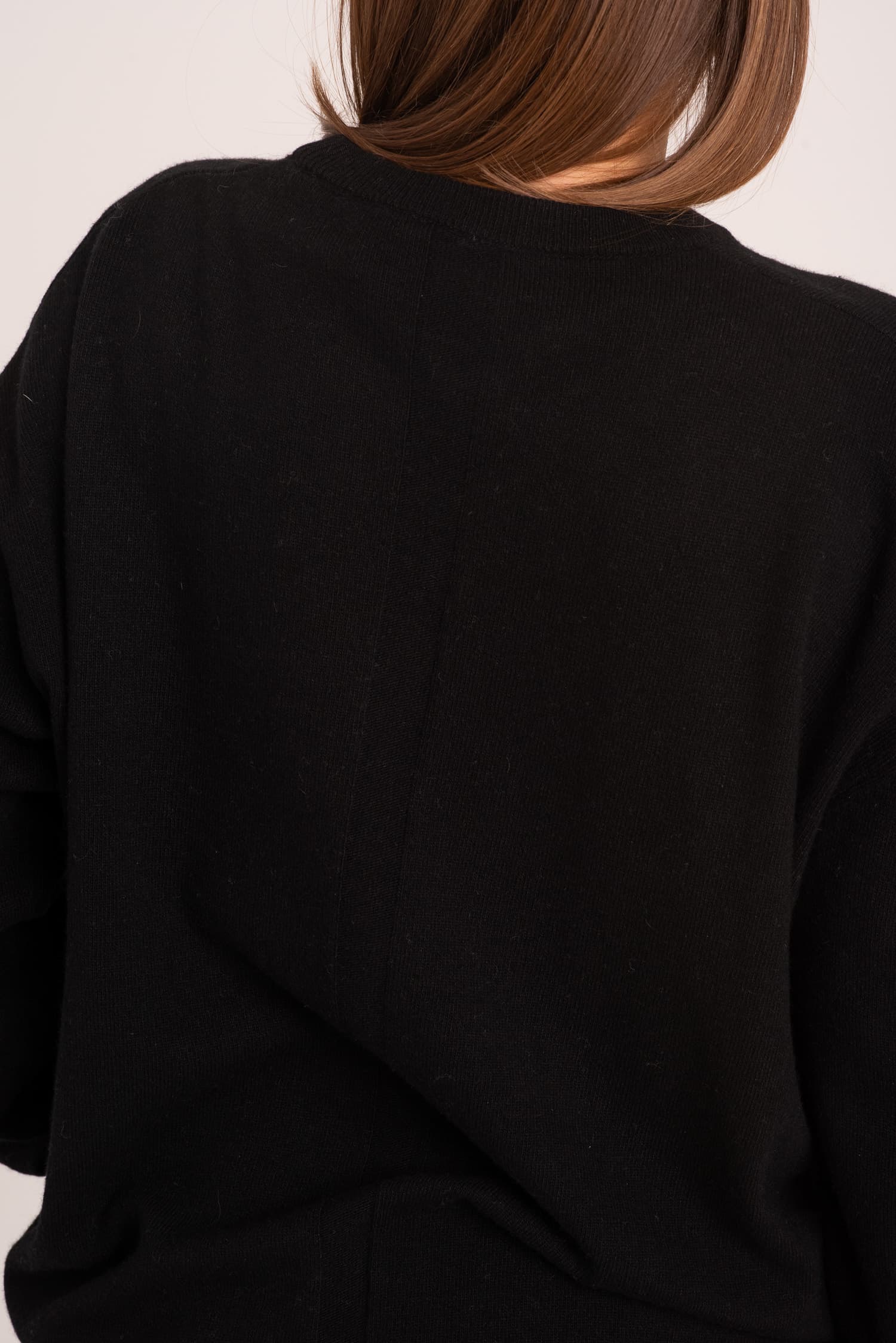 Czarny klasyczny sweter damski Agatha — zdjęcie 5