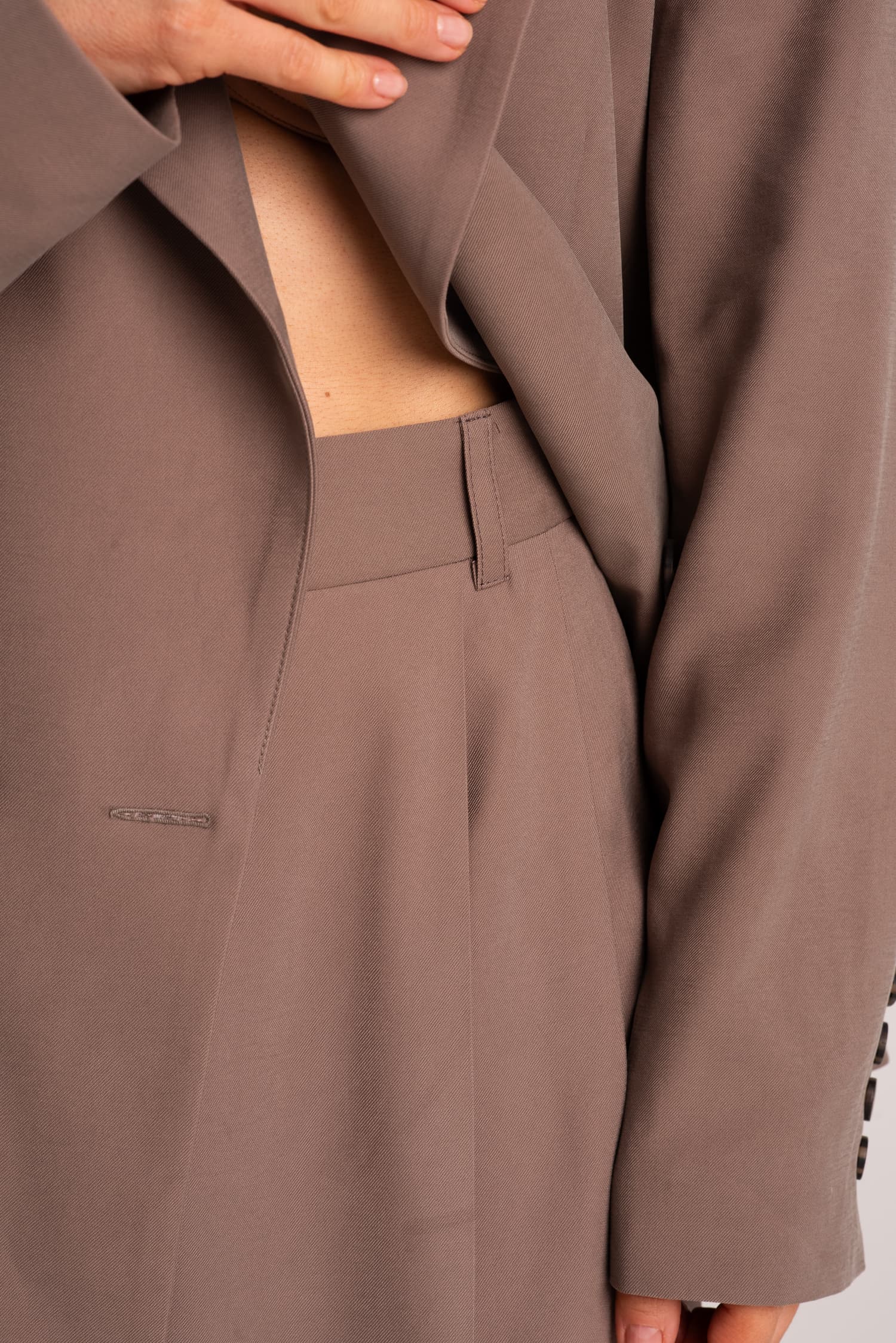 Brązowe spodnie garniturowe Pearl — zdjęcie 5