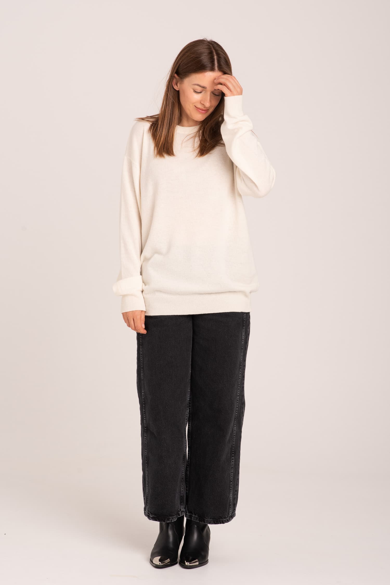 Kremowy klasyczny sweter damski Agatha — zdjęcie 5