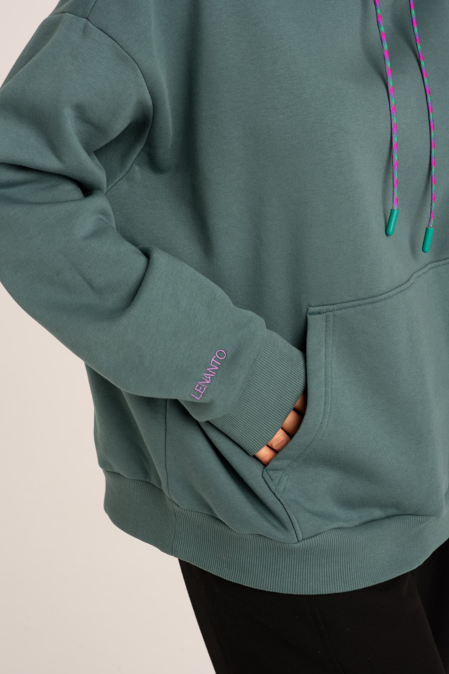 Zielona bluza dresowa z kapturem LOU — zdjęcie 5