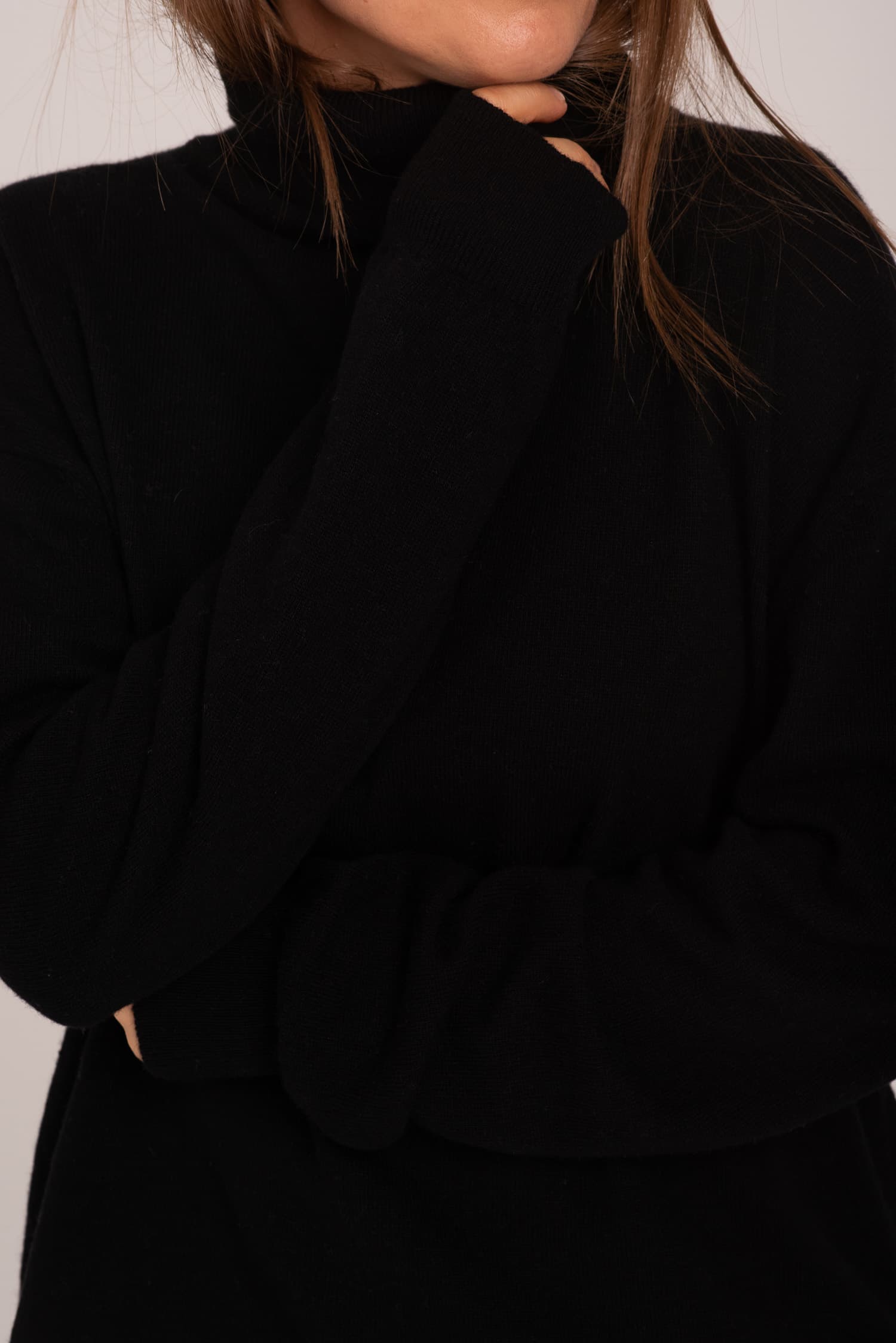 Czarny klasyczny golf damski Monica — zdjęcie 5