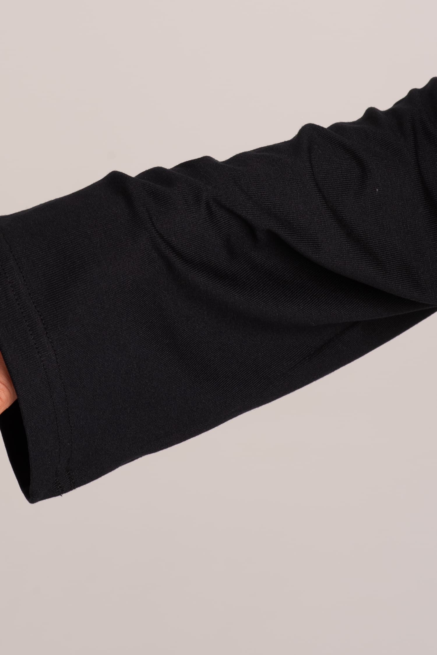 Czarny longsleeve oversize z dzianiny ROSE — zdjęcie 6