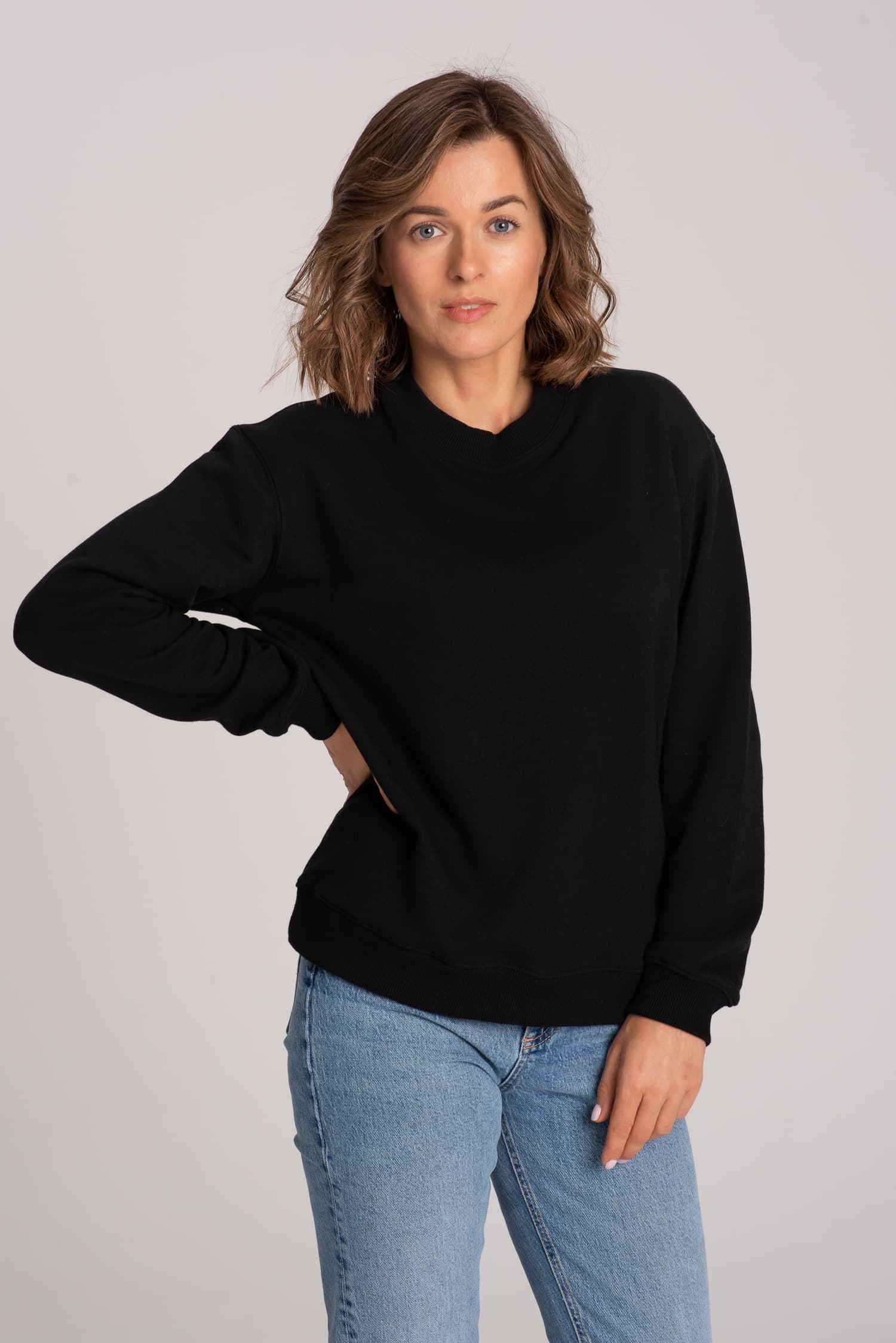 Czarna bluza damska NIEzwykła — zdjęcie 3