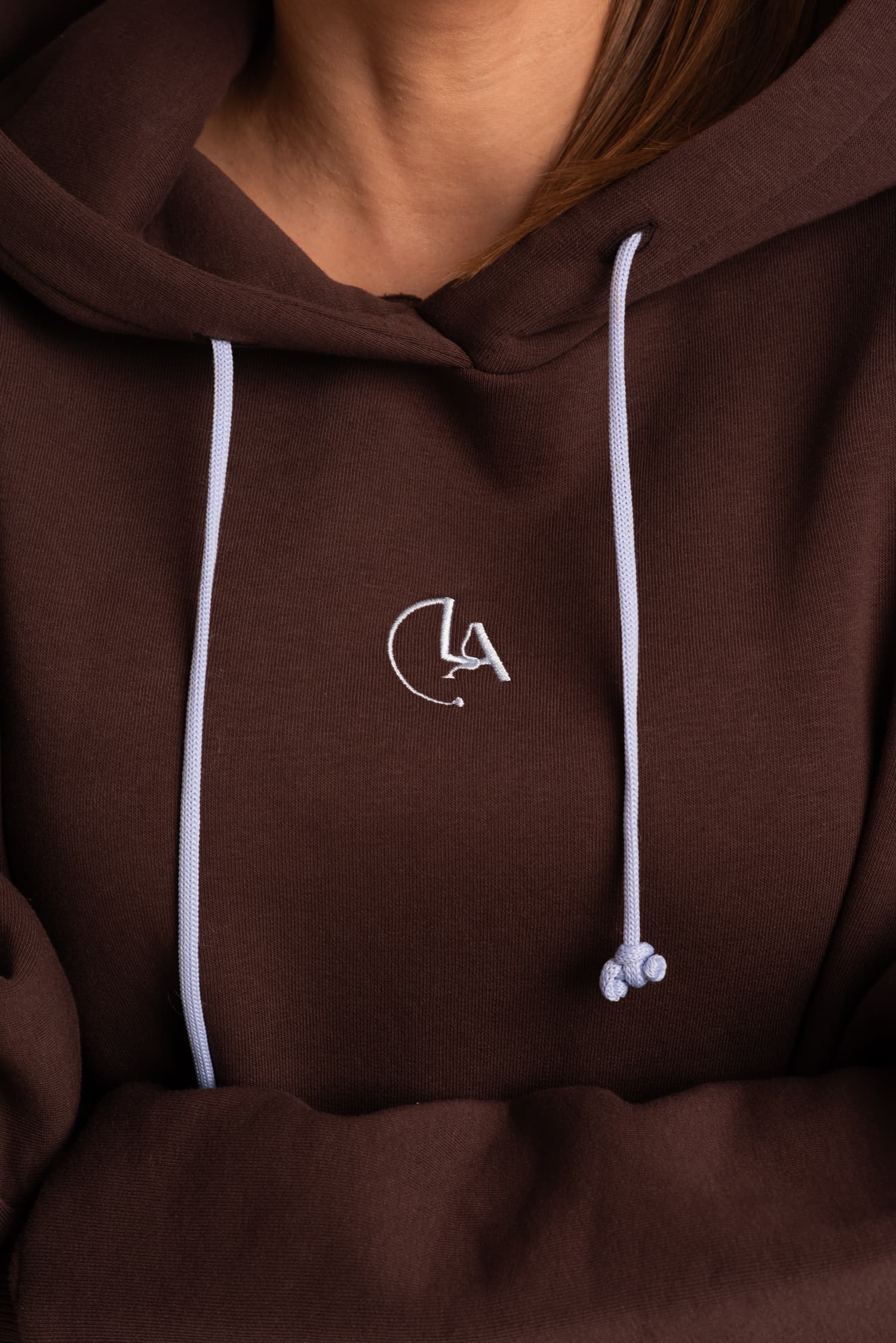 Brązowa bluza dresowa z kapturem LOU — zdjęcie 5