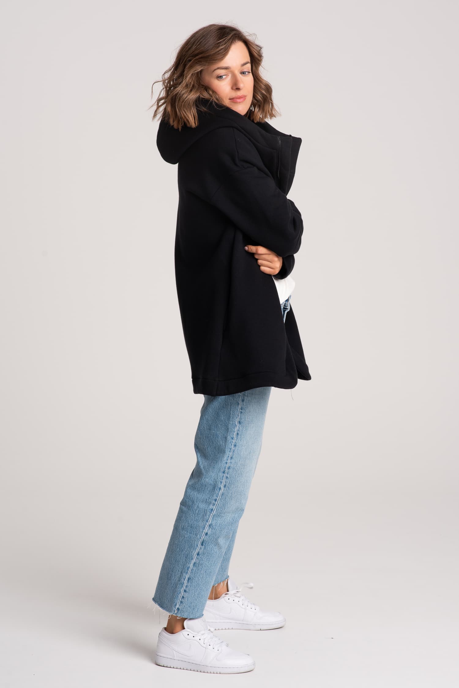 Schwarze Damen-Sweatjacke NA OKRĄGŁO — Foto 3