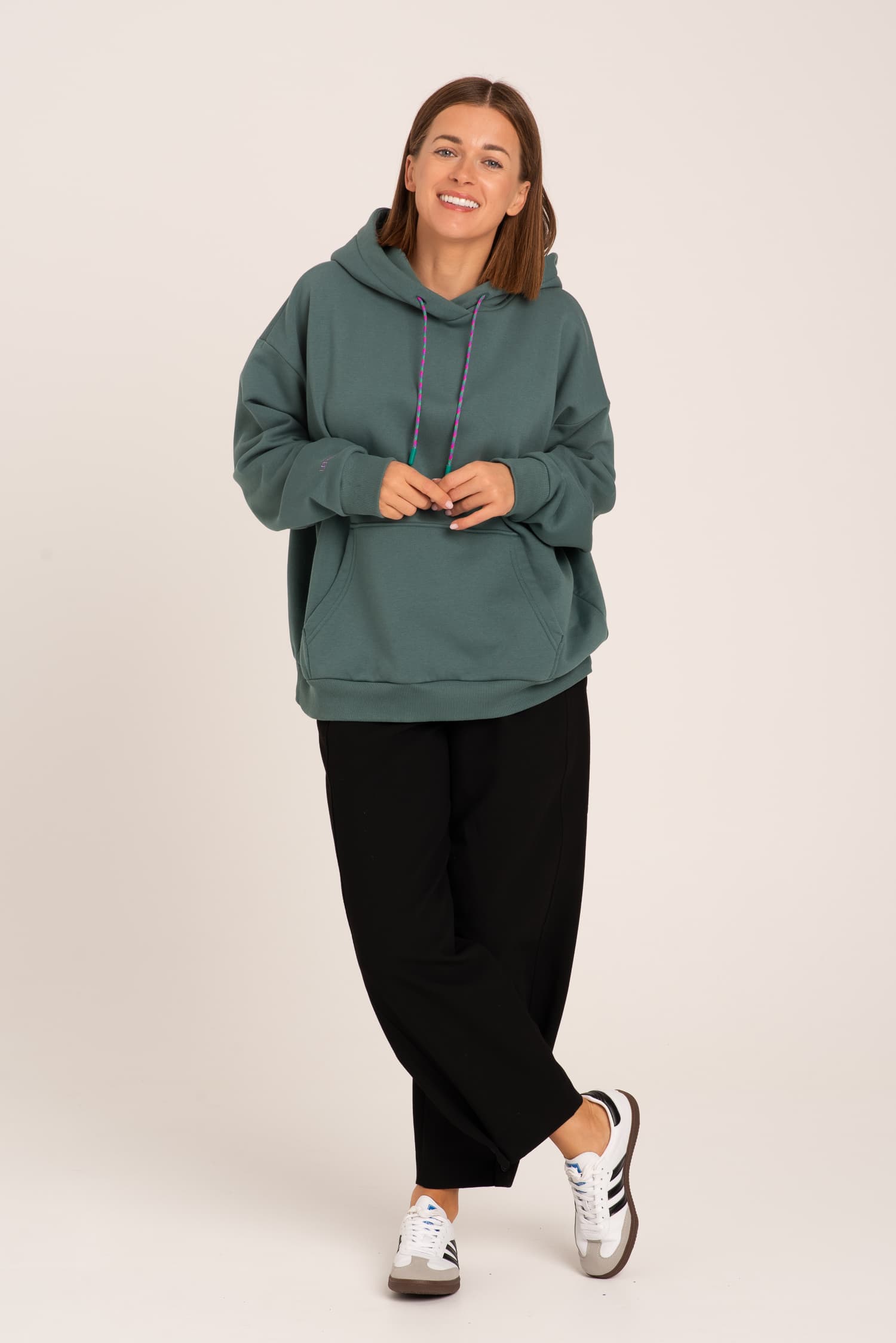 Zielona bluza dresowa z kapturem LOU — zdjęcie 3