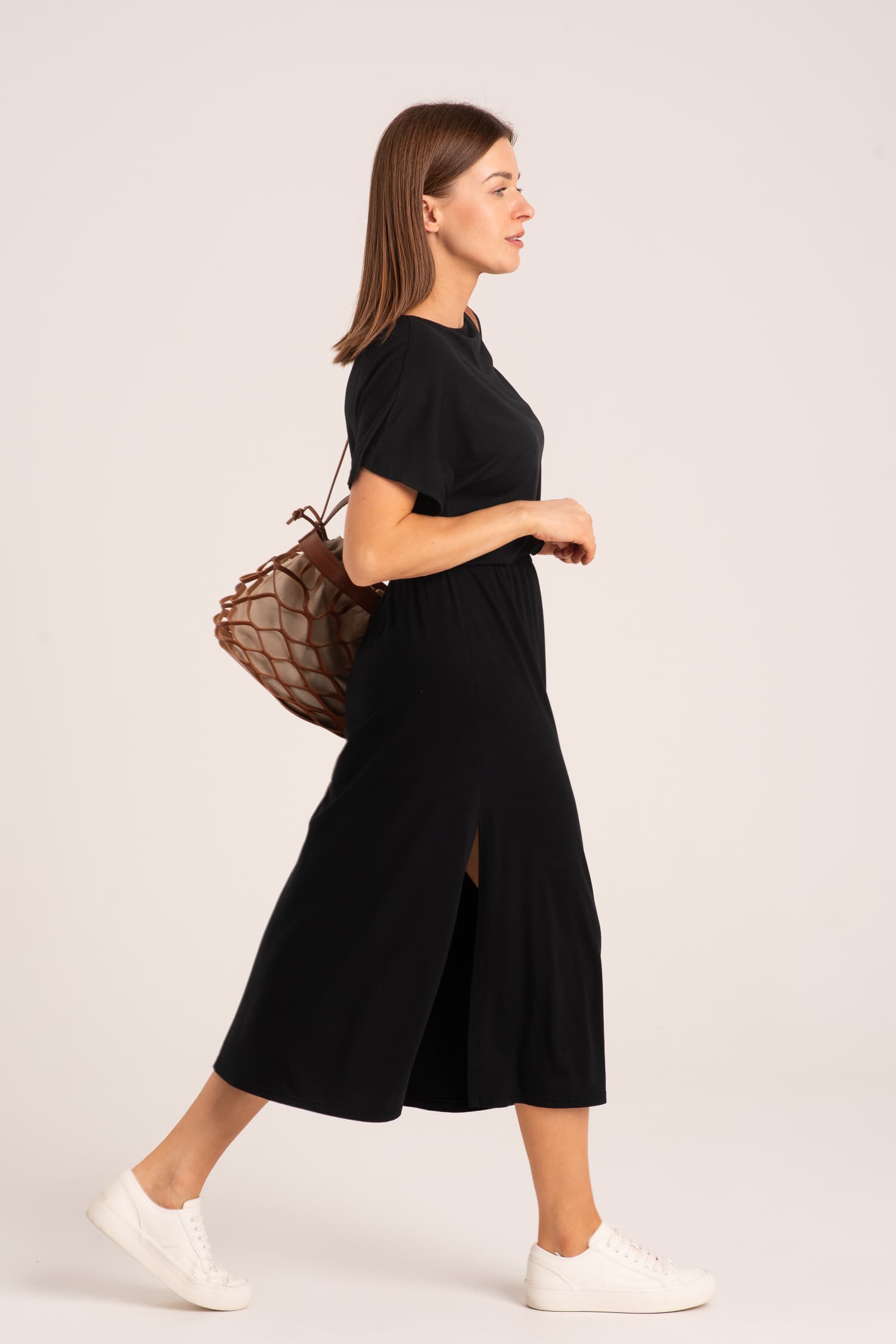 Czarna sukienka z modalu z krótkim rękawem Rosa — zdjęcie 6