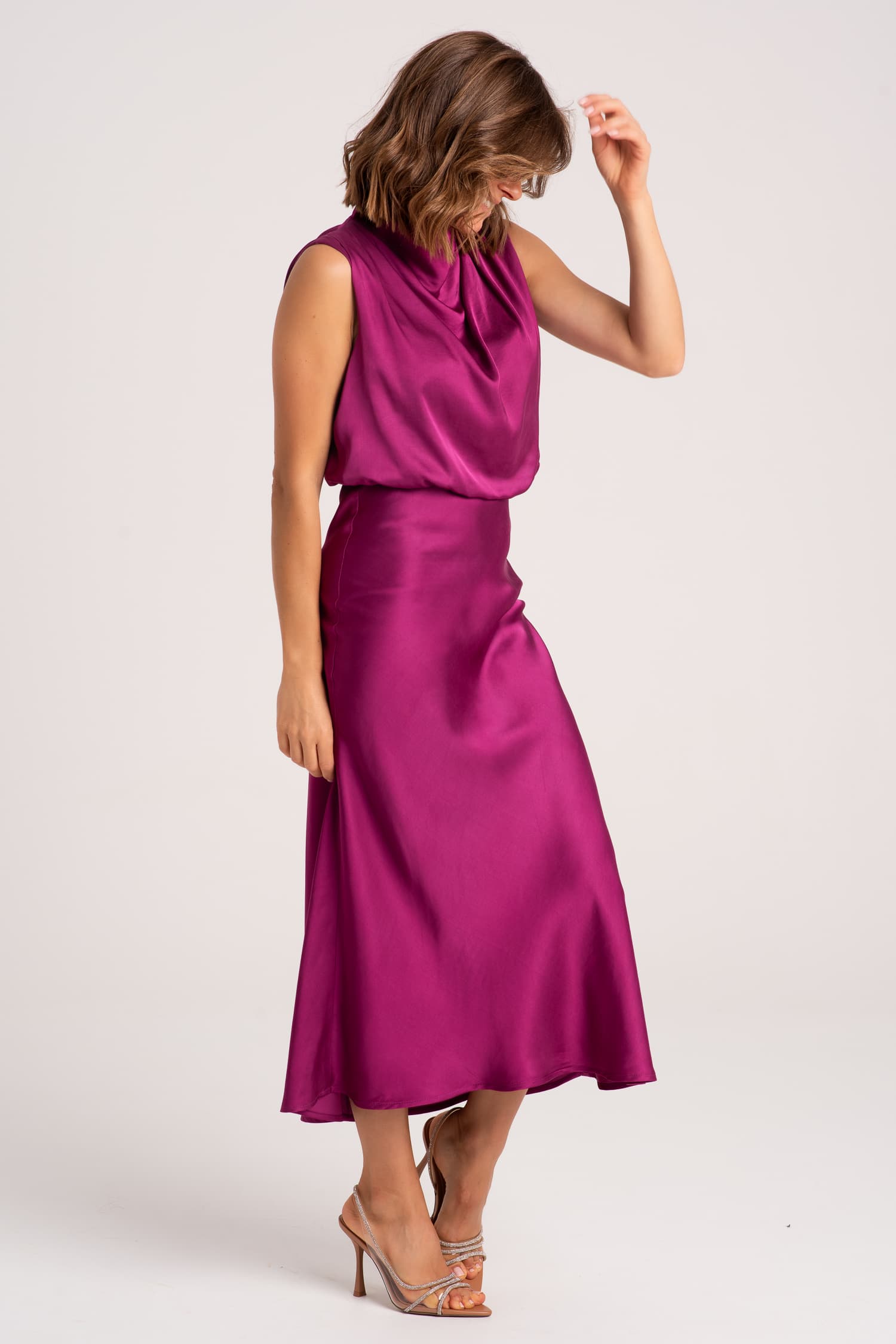 Satynowa sukienka Lena — zdjęcie 3