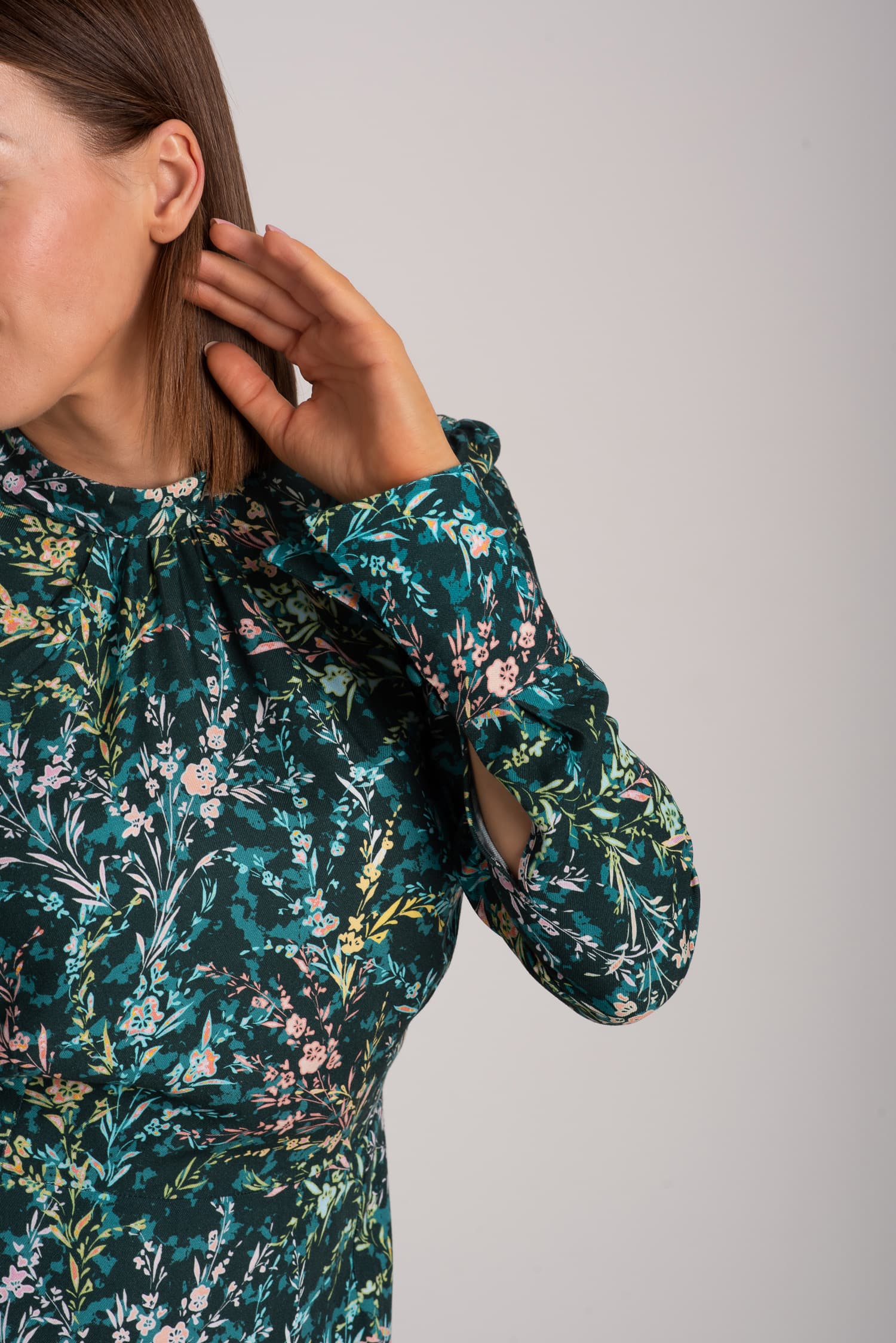 Zielona sukienka z wiskozy w kwiaty Hazel — zdjęcie 5